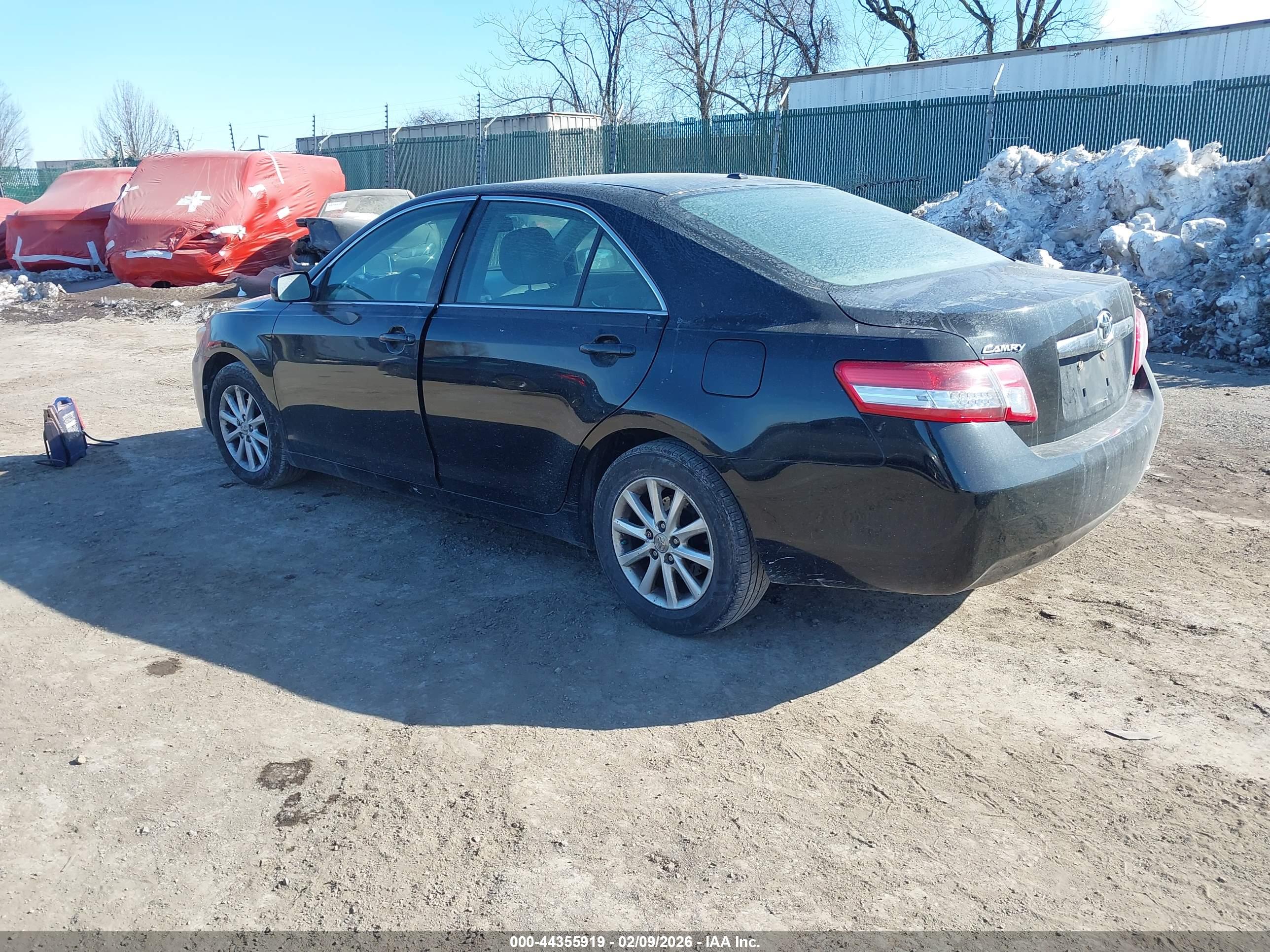 TOYOTA CAMRY image 3