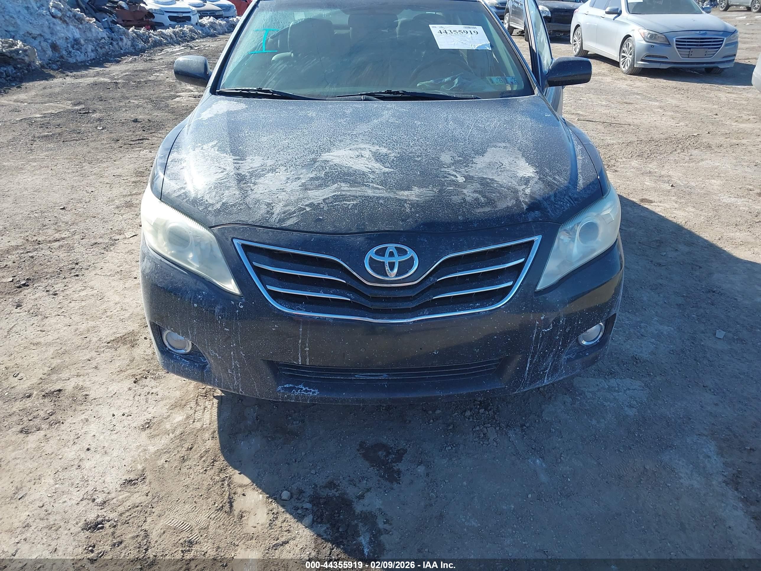 TOYOTA CAMRY image 6