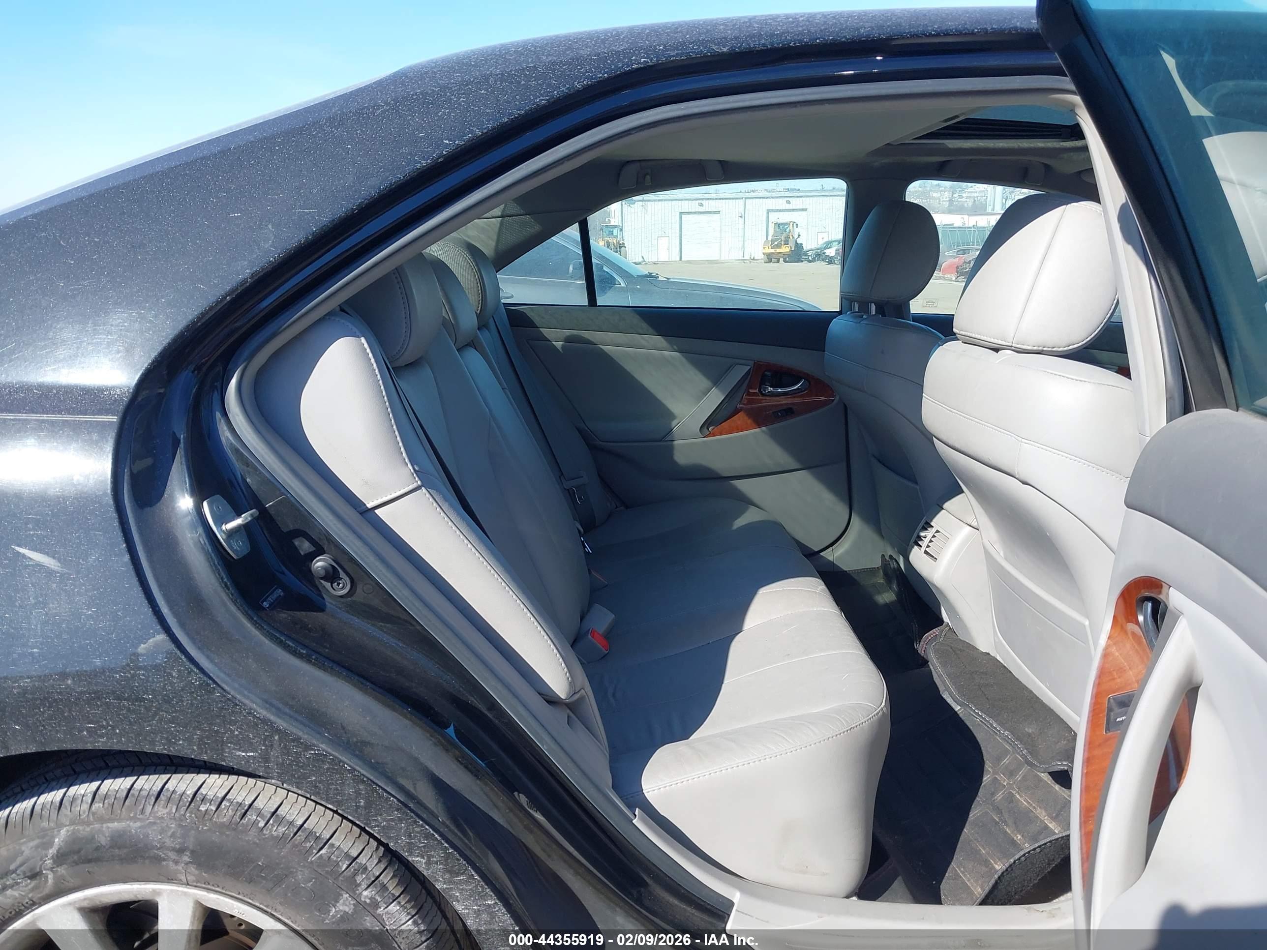 TOYOTA CAMRY image 8