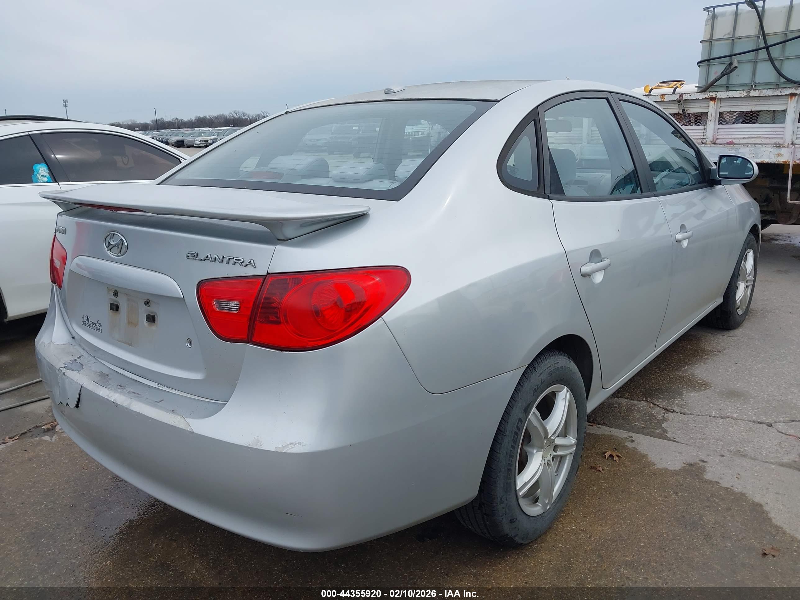 HYUNDAI ELANTRA image 4