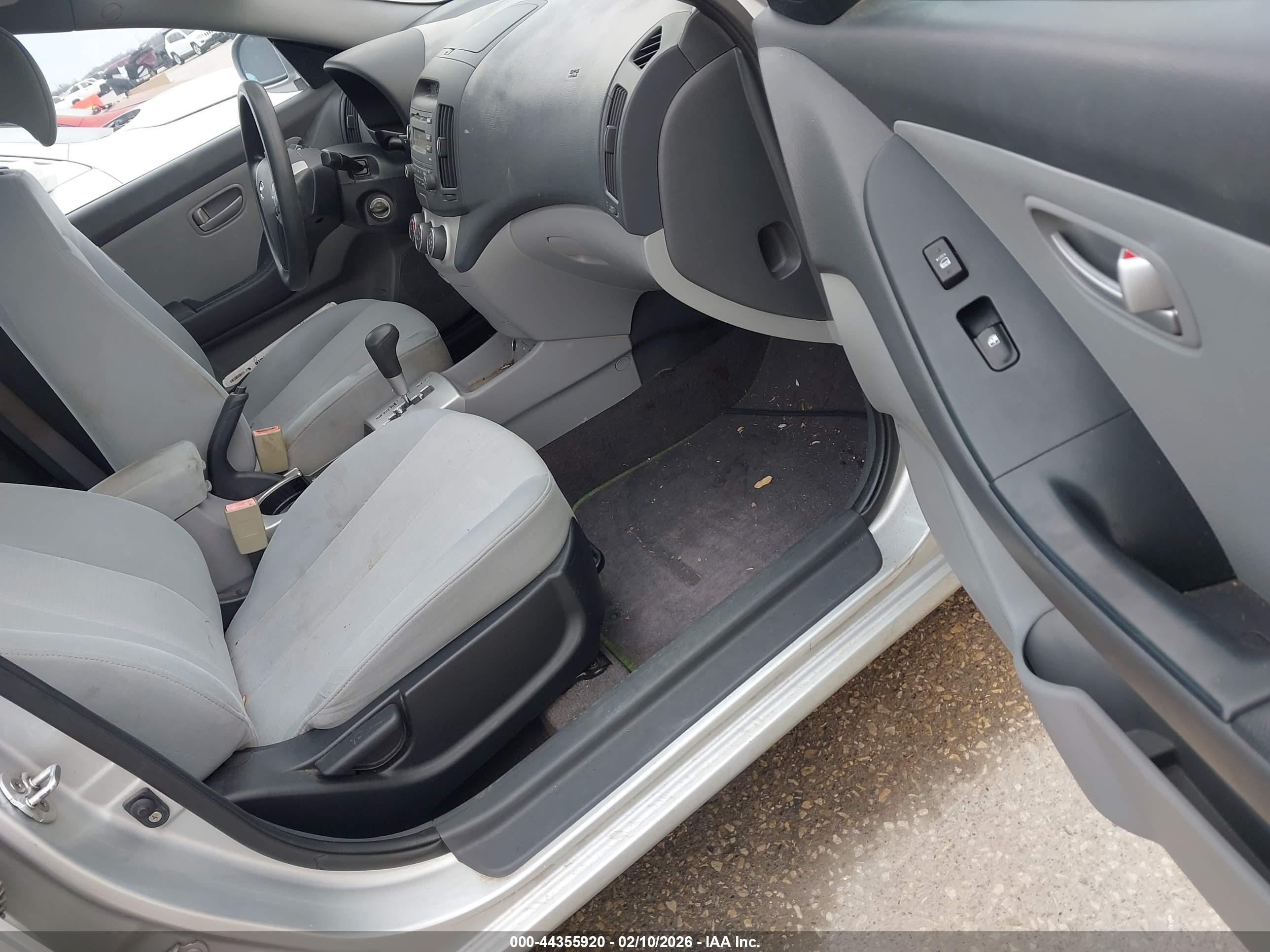HYUNDAI ELANTRA image 5