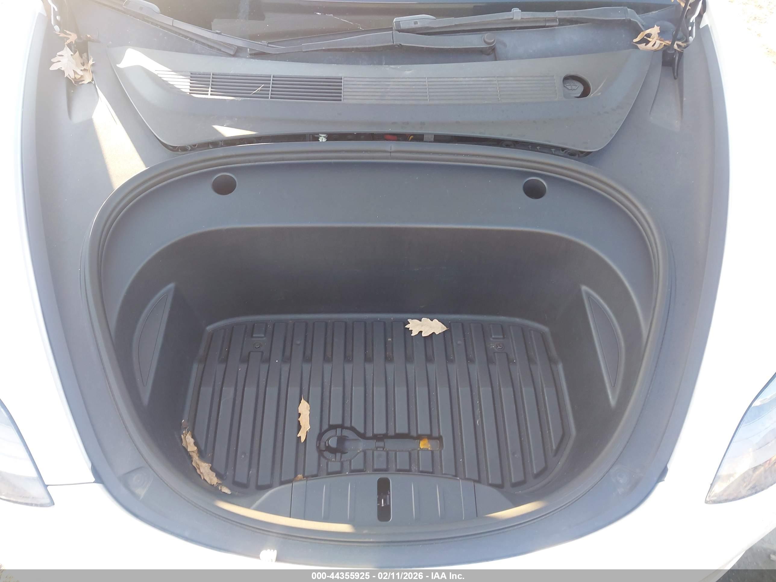 TESLA MODEL image 10