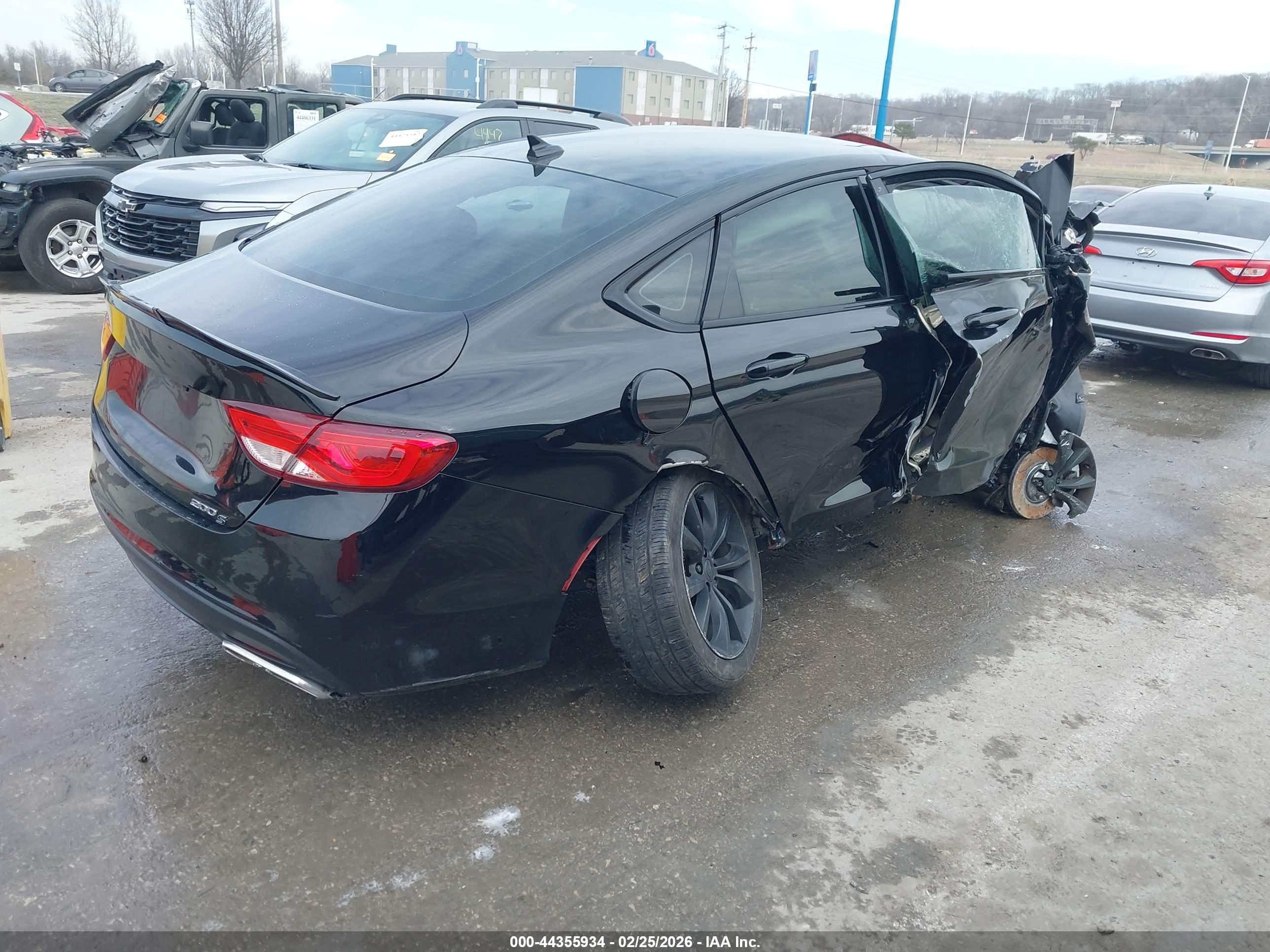 CHRYSLER 200 image 4