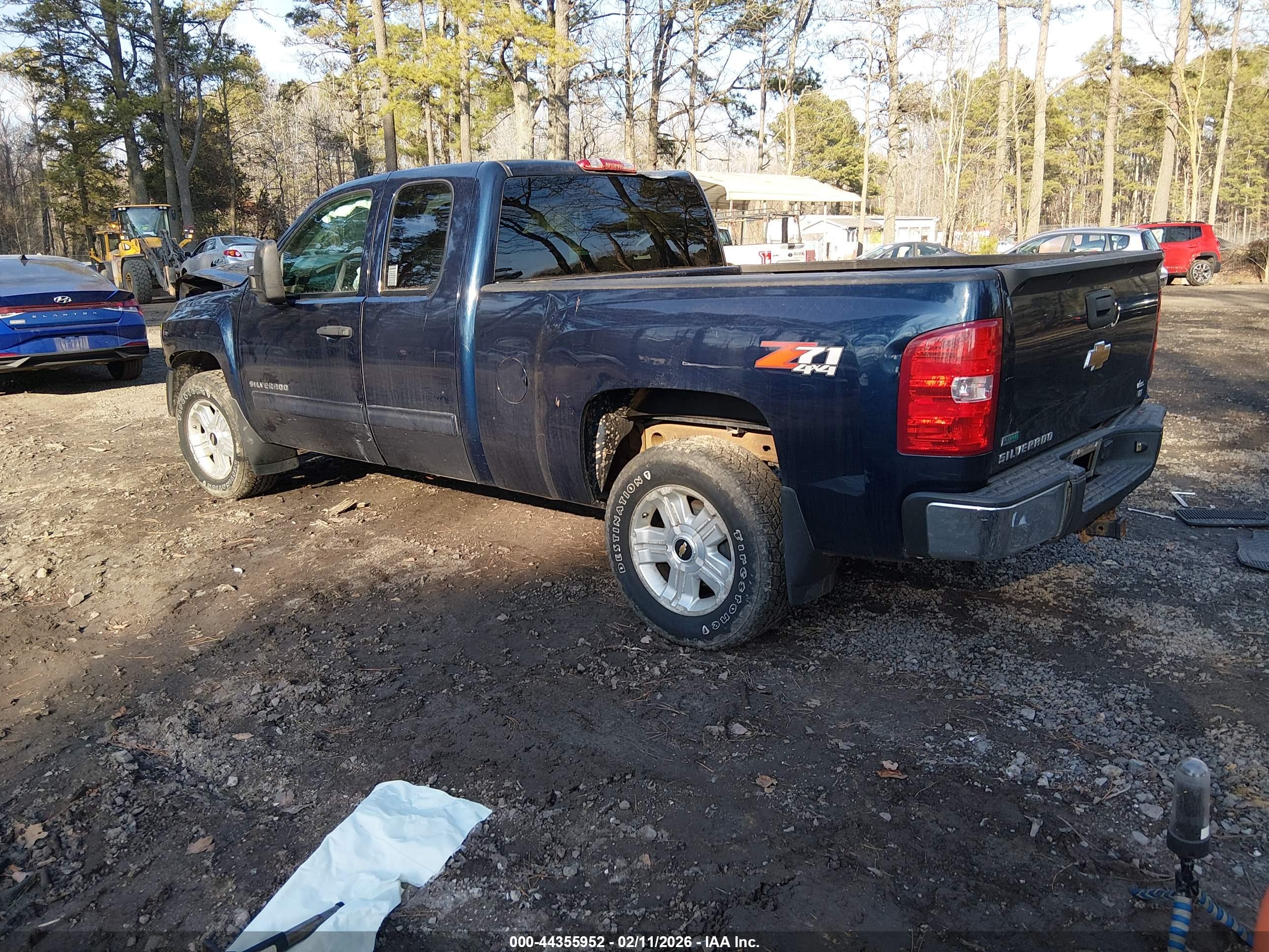 CHEVROLET SILVERADO image 3