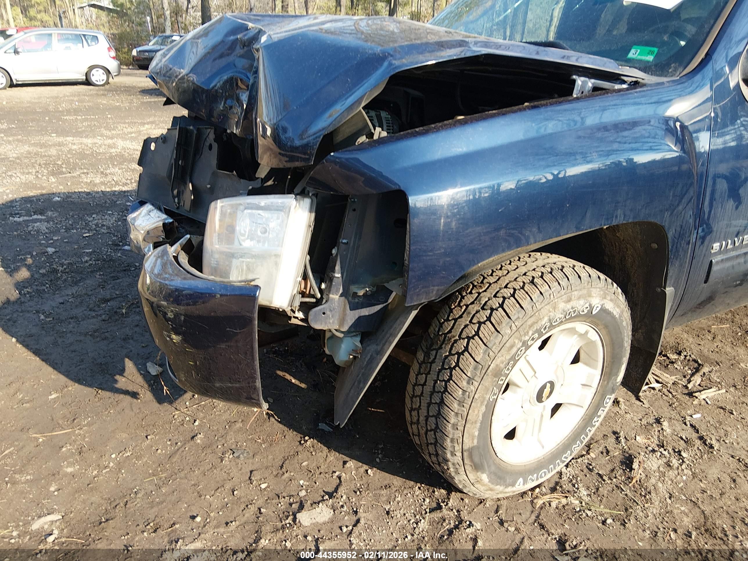 CHEVROLET SILVERADO image 6