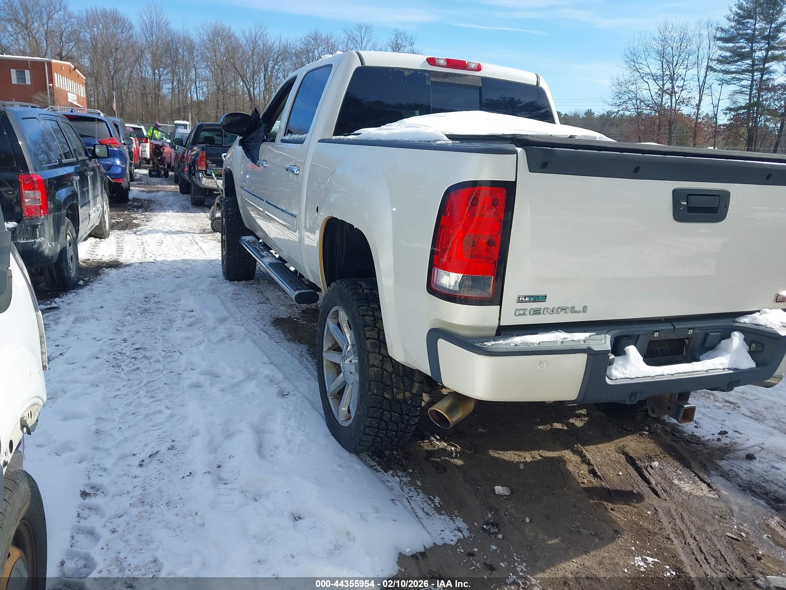 GMC SIERRA image 3
