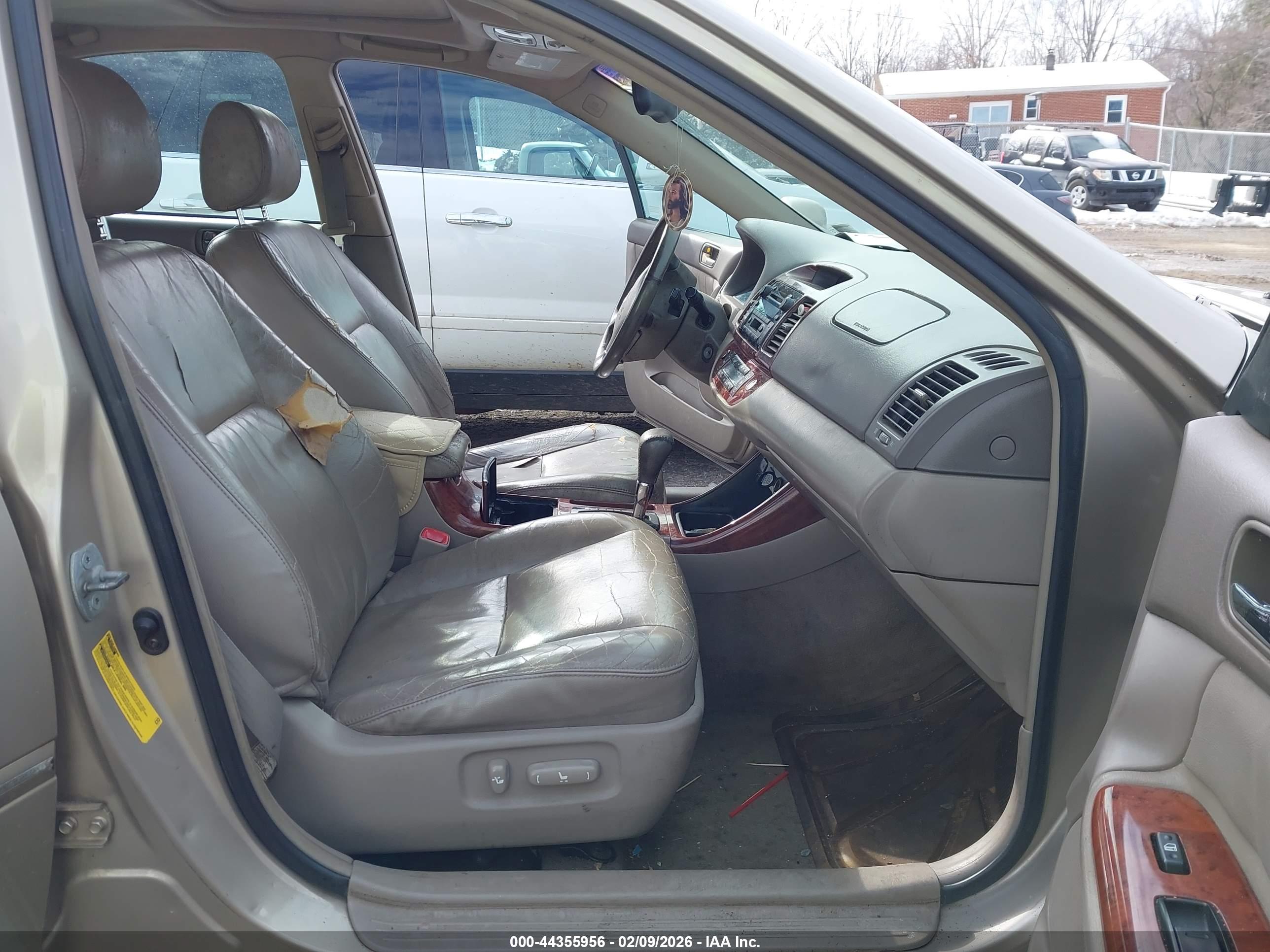 TOYOTA CAMRY image 5