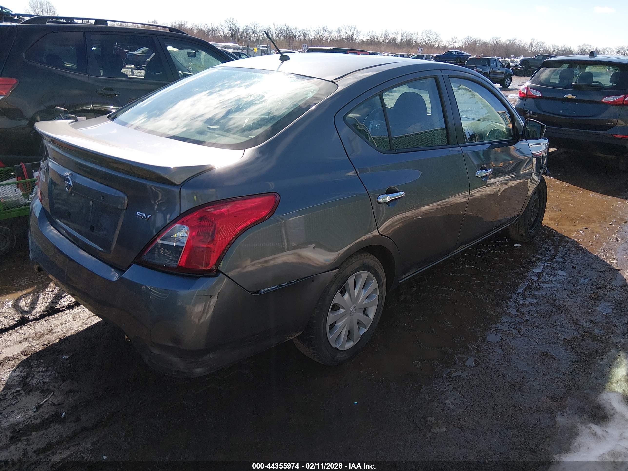 NISSAN VERSA image 4