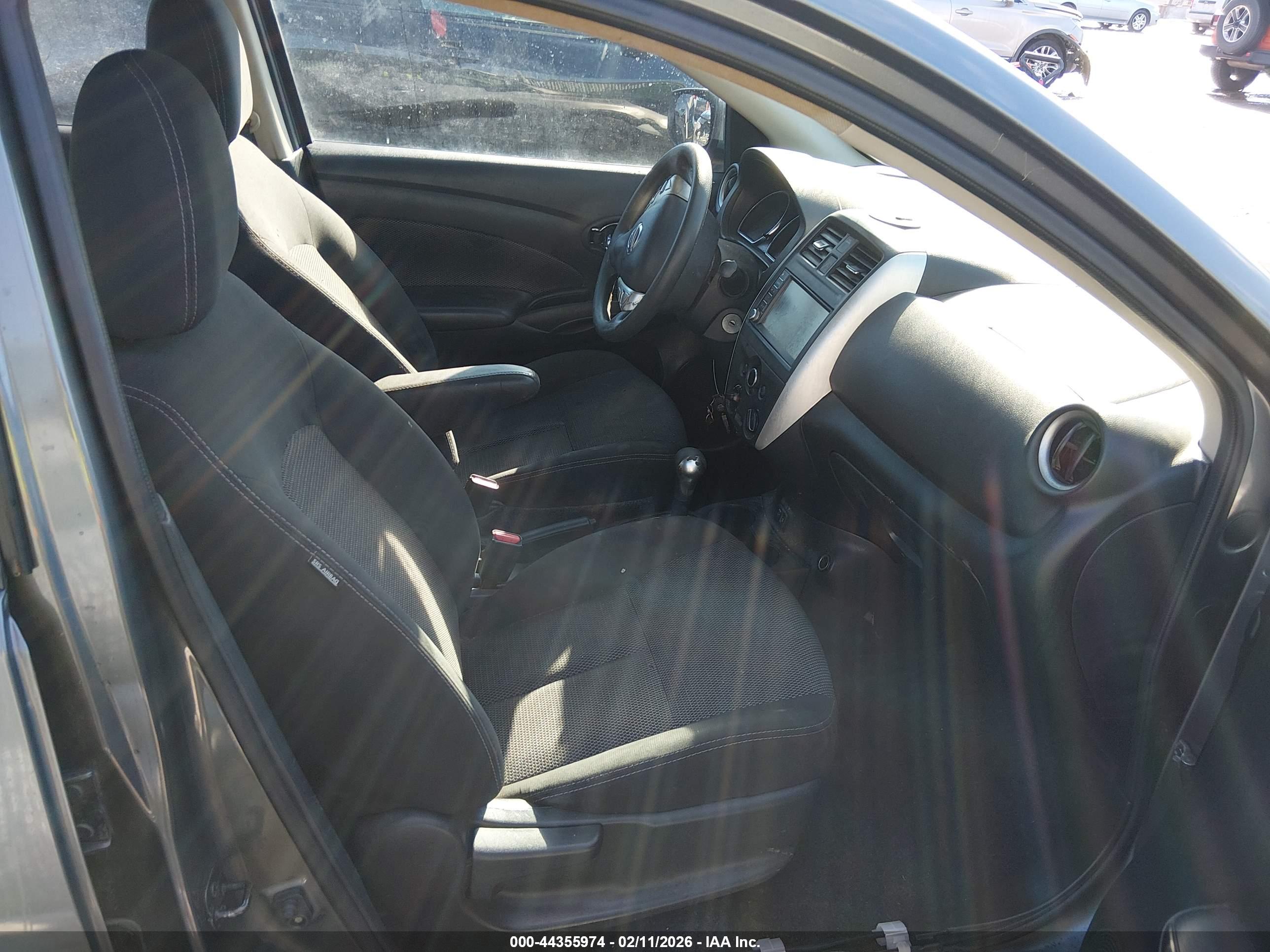 NISSAN VERSA image 5
