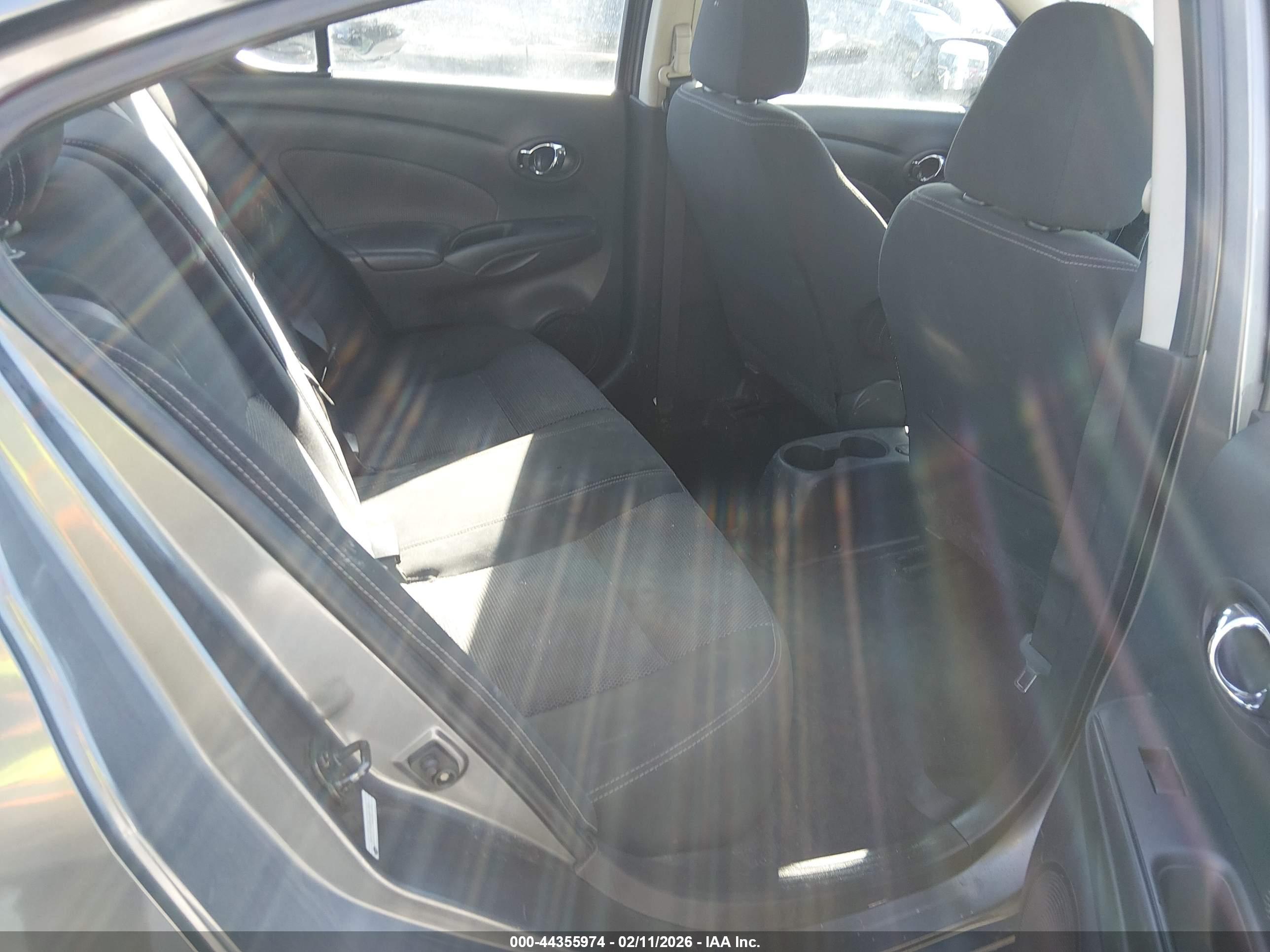 NISSAN VERSA image 8