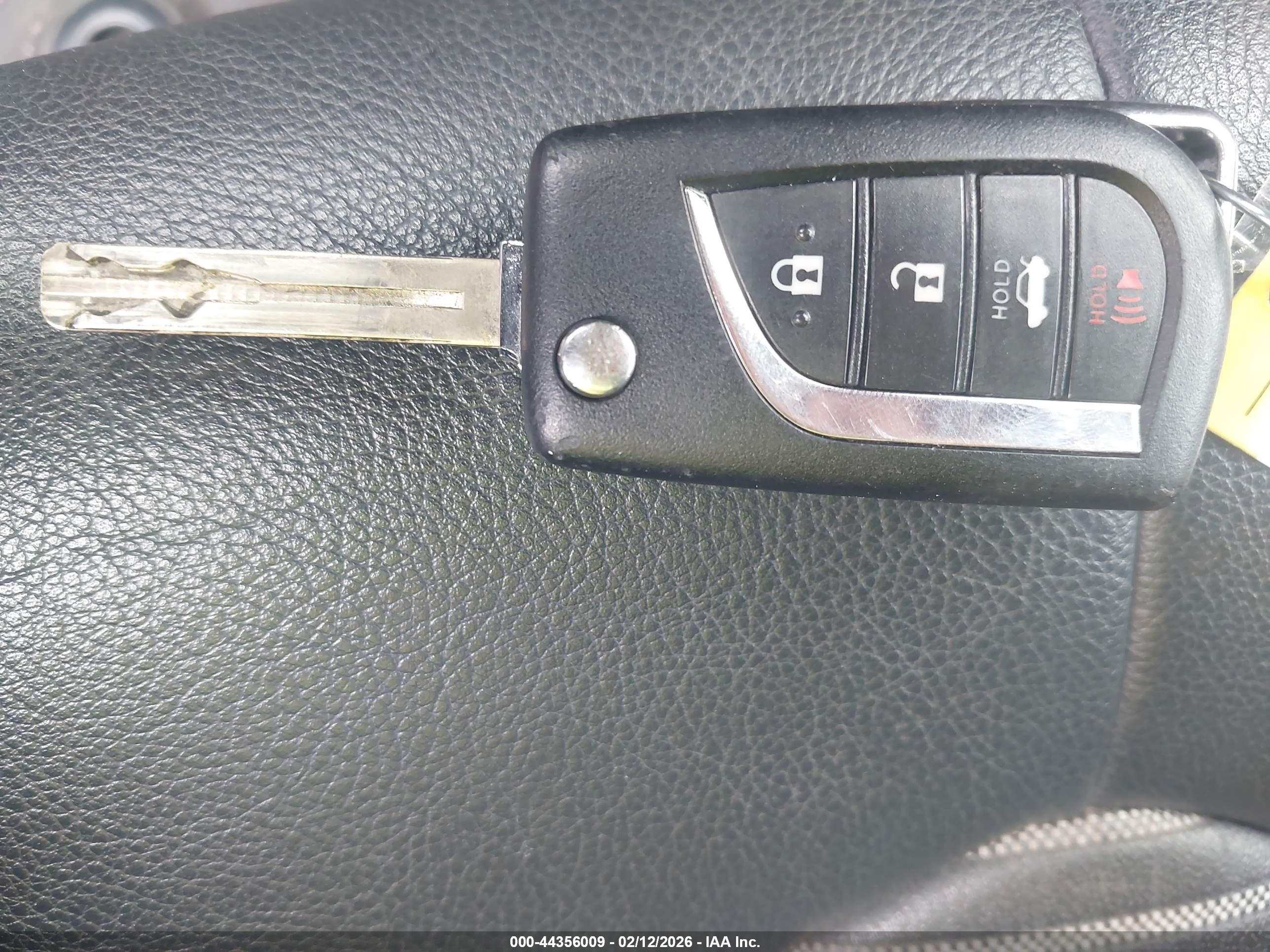 TOYOTA CAMRY image 11