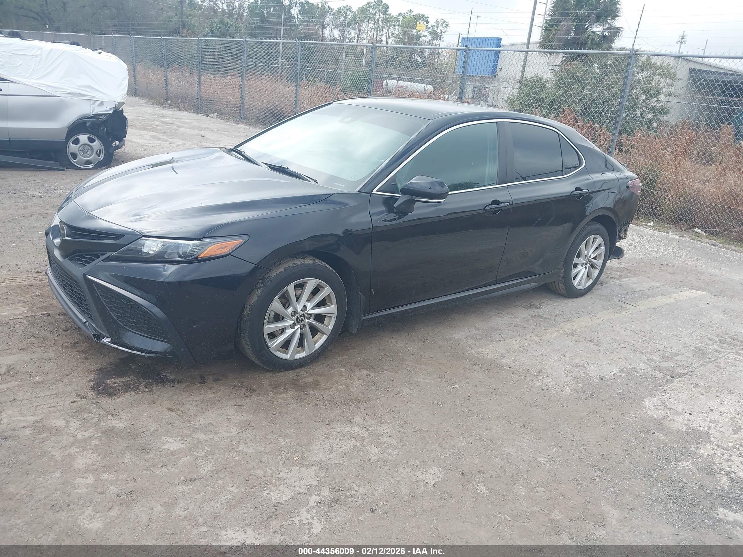 TOYOTA CAMRY image 2
