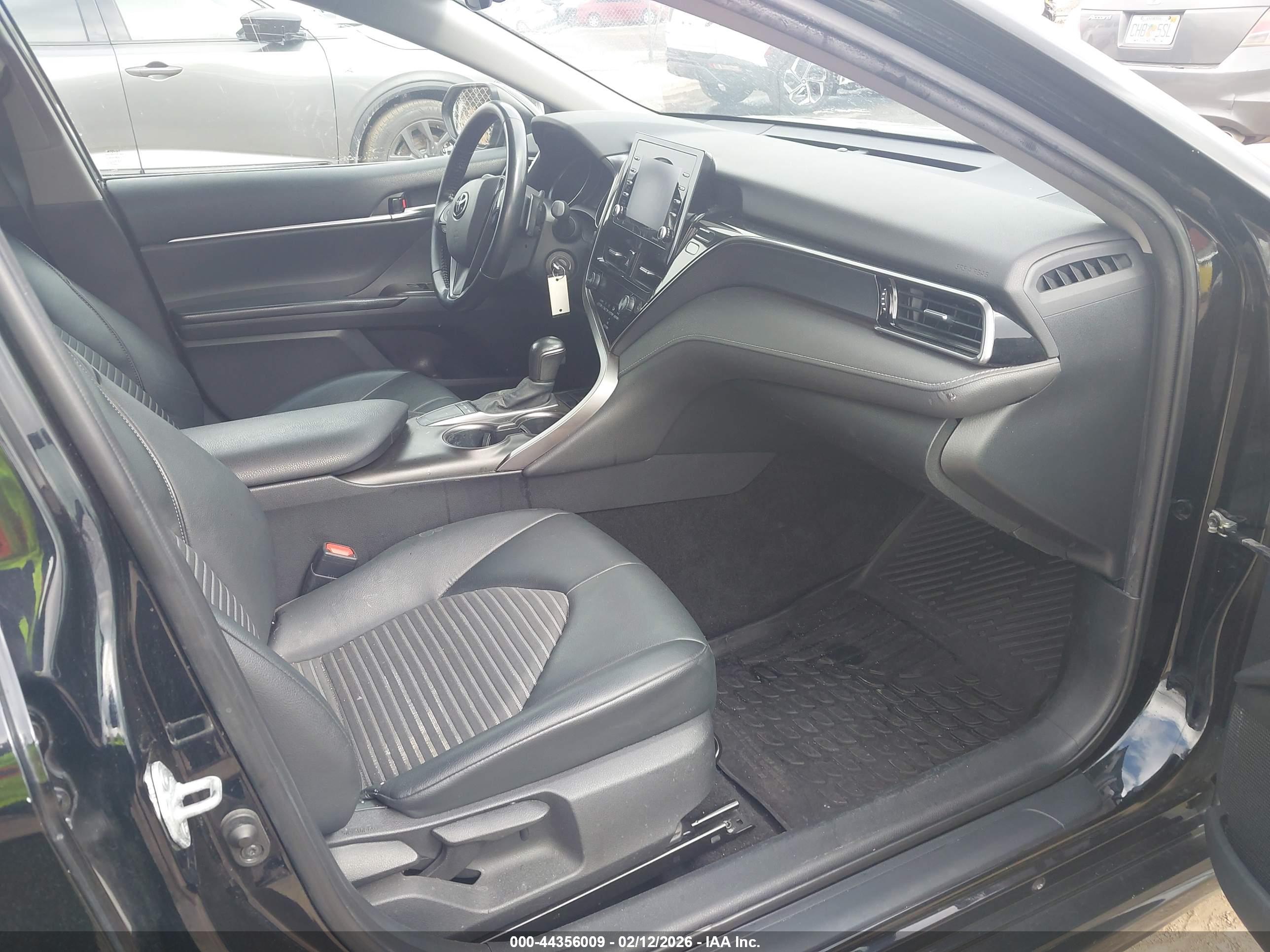 TOYOTA CAMRY image 5