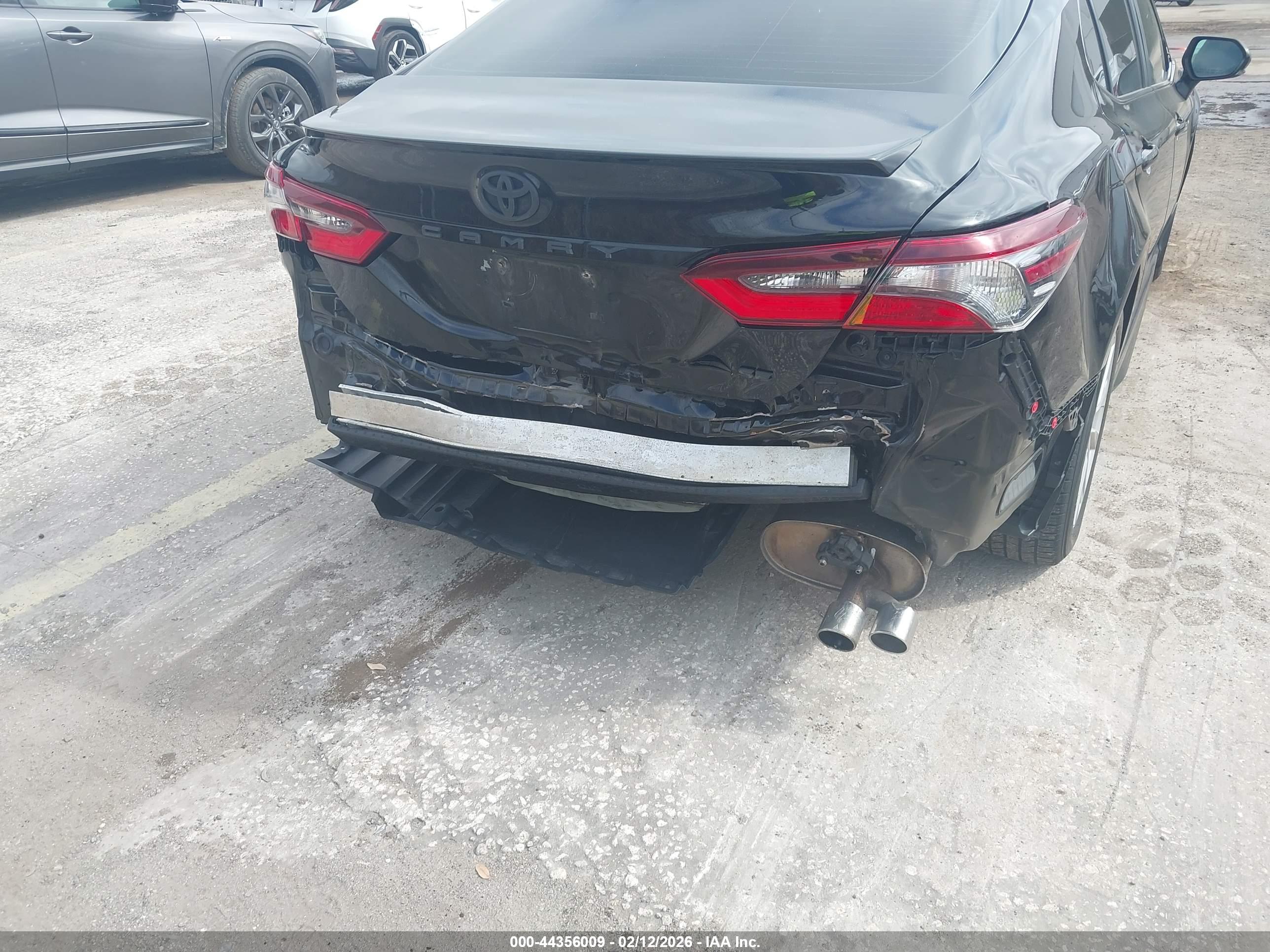 TOYOTA CAMRY image 6