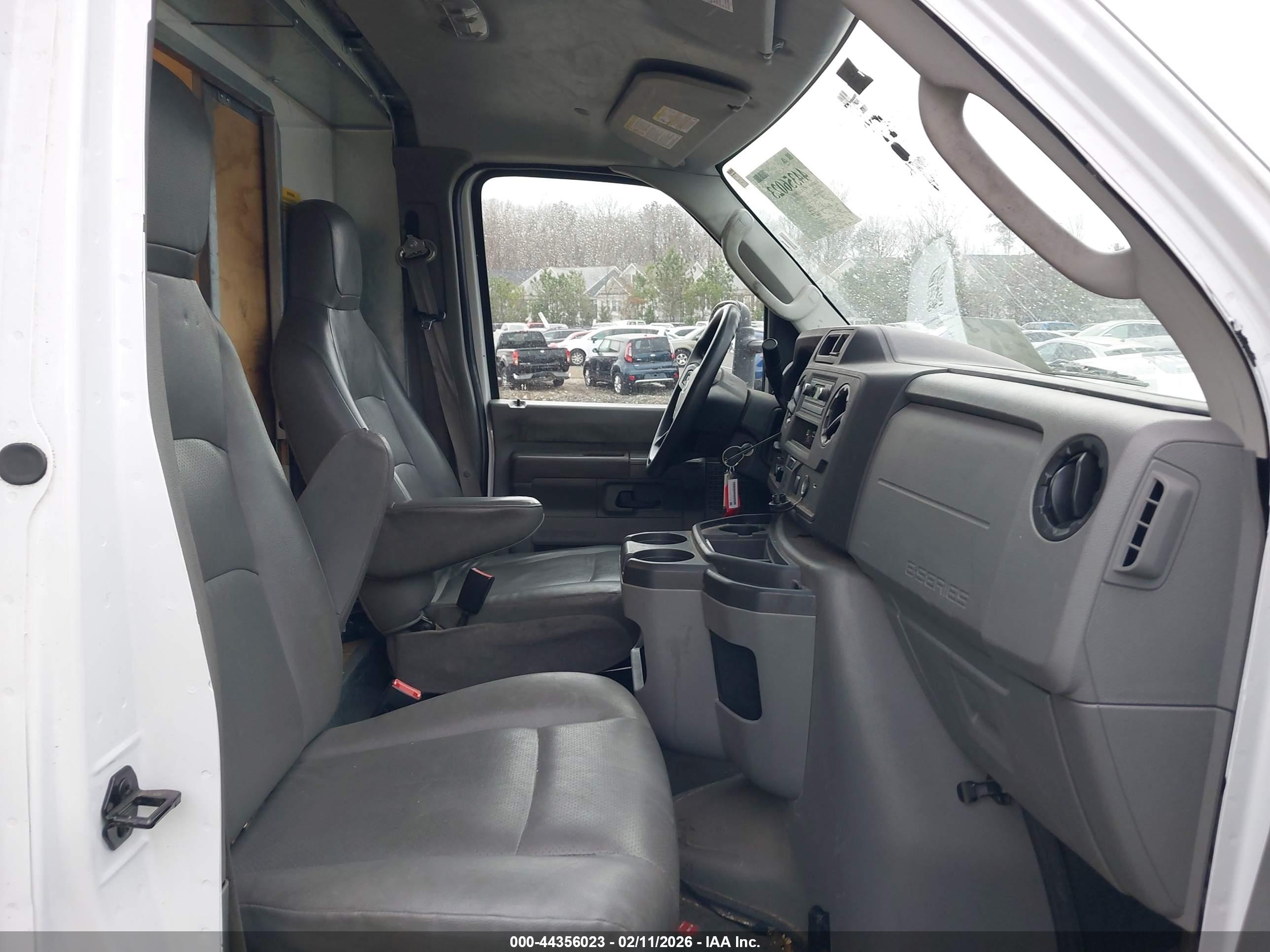 FORD E-350 image 7