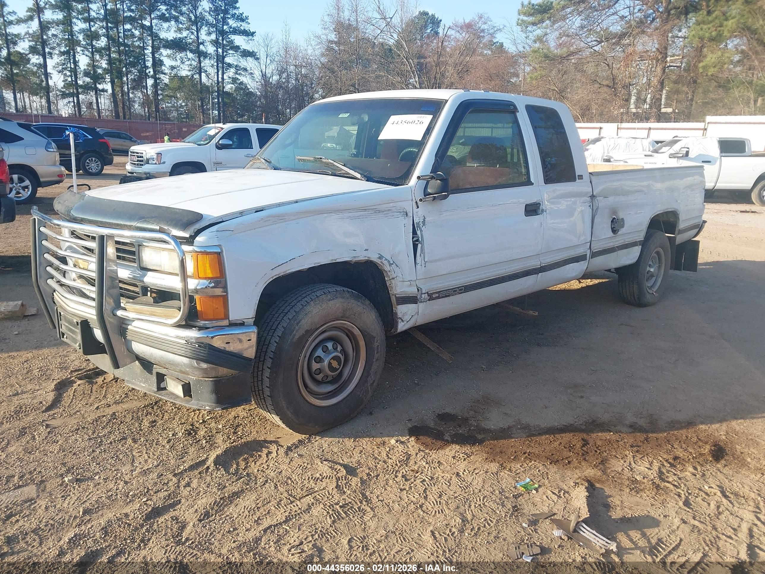 CHEVROLET GMT-400 image 2