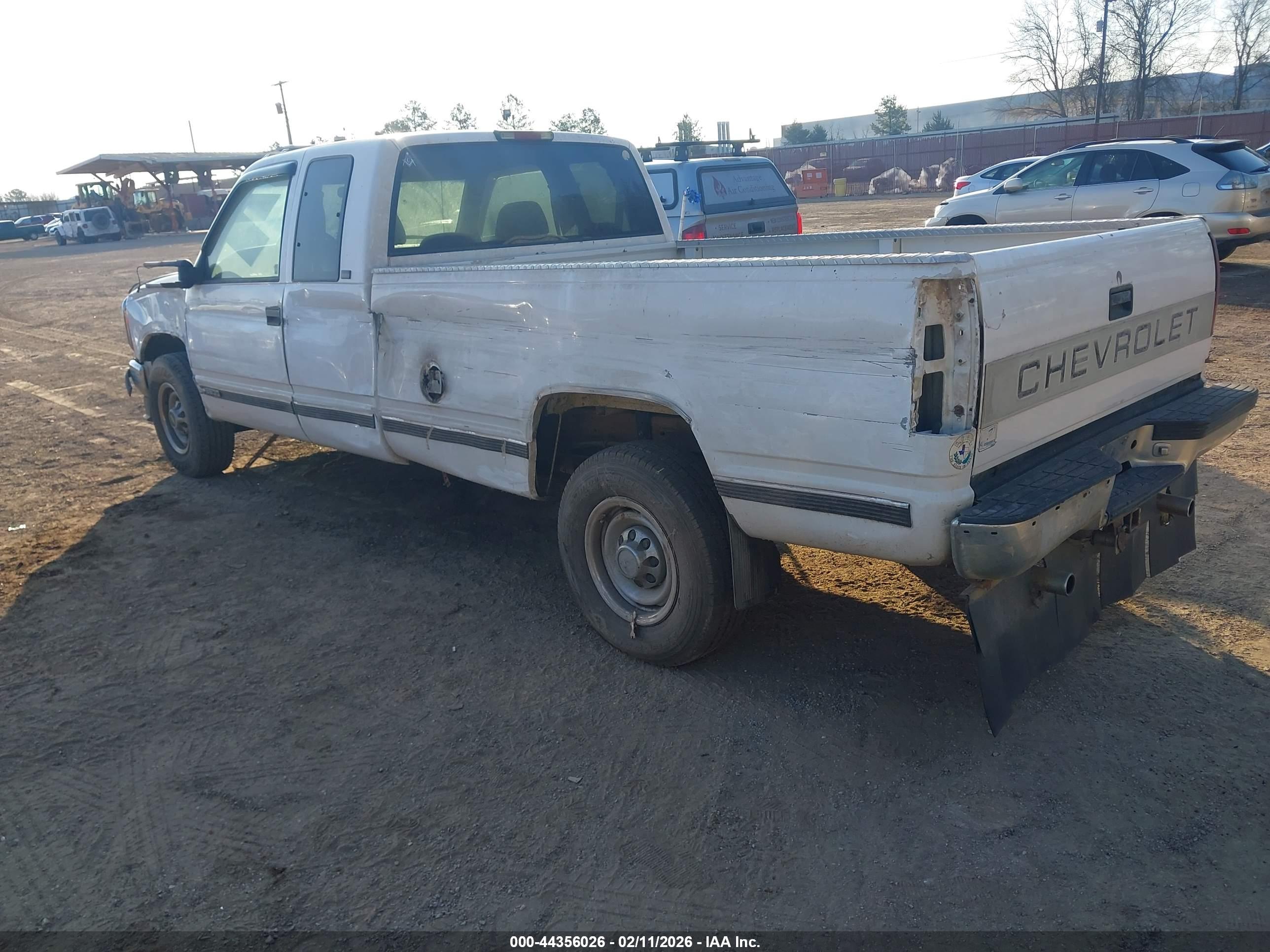 CHEVROLET GMT-400 image 3