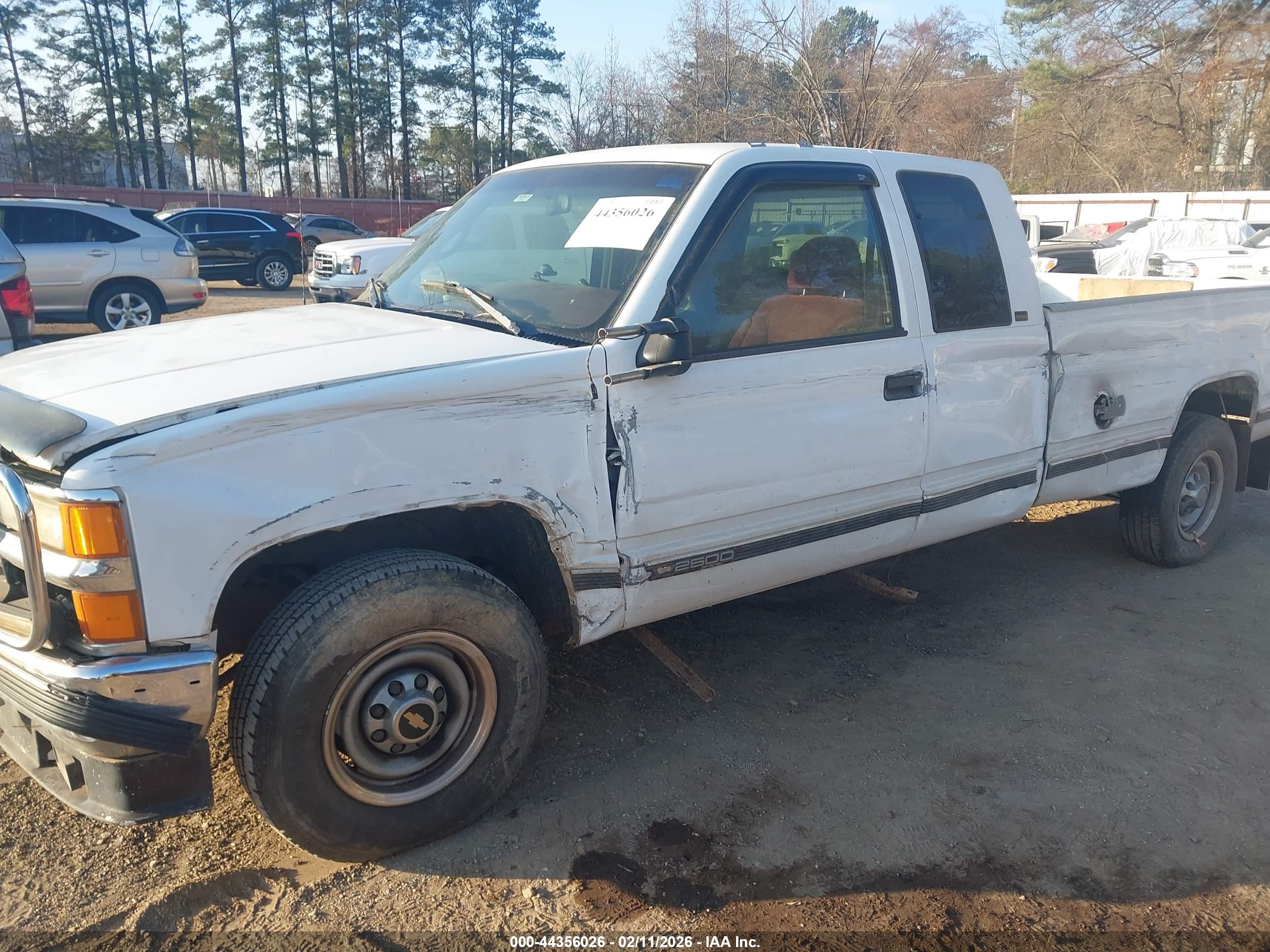 CHEVROLET GMT-400 image 6