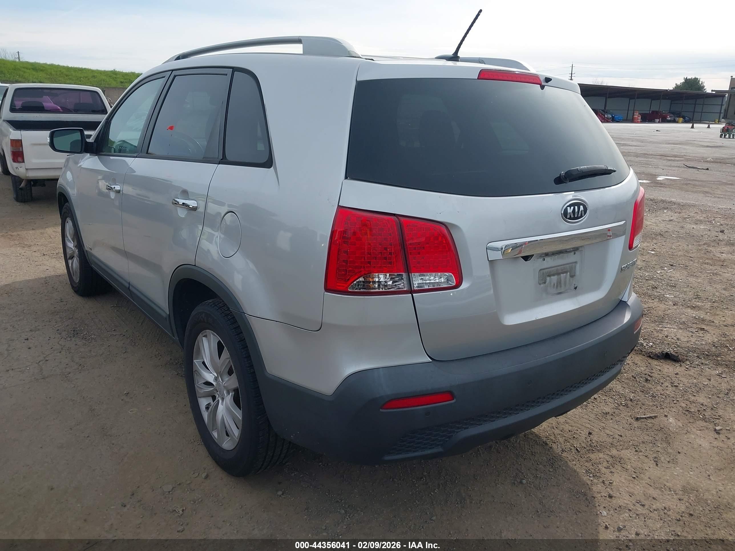 KIA SORENTO image 3