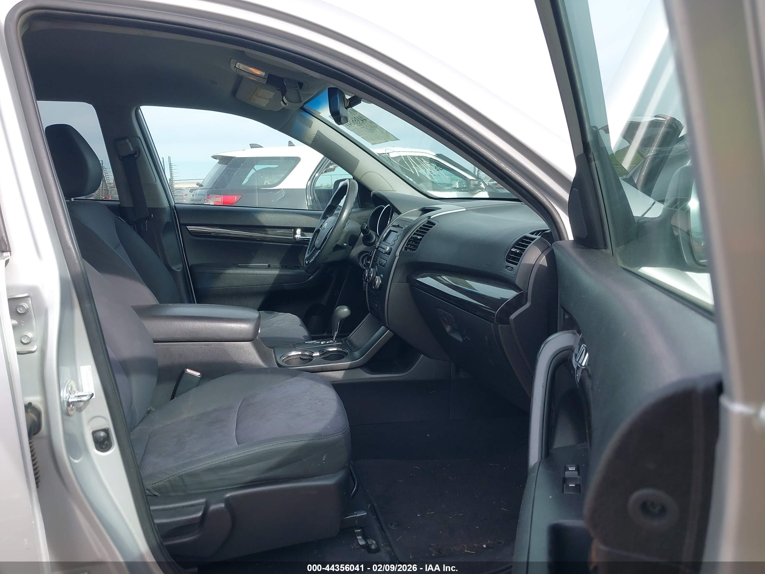KIA SORENTO image 5
