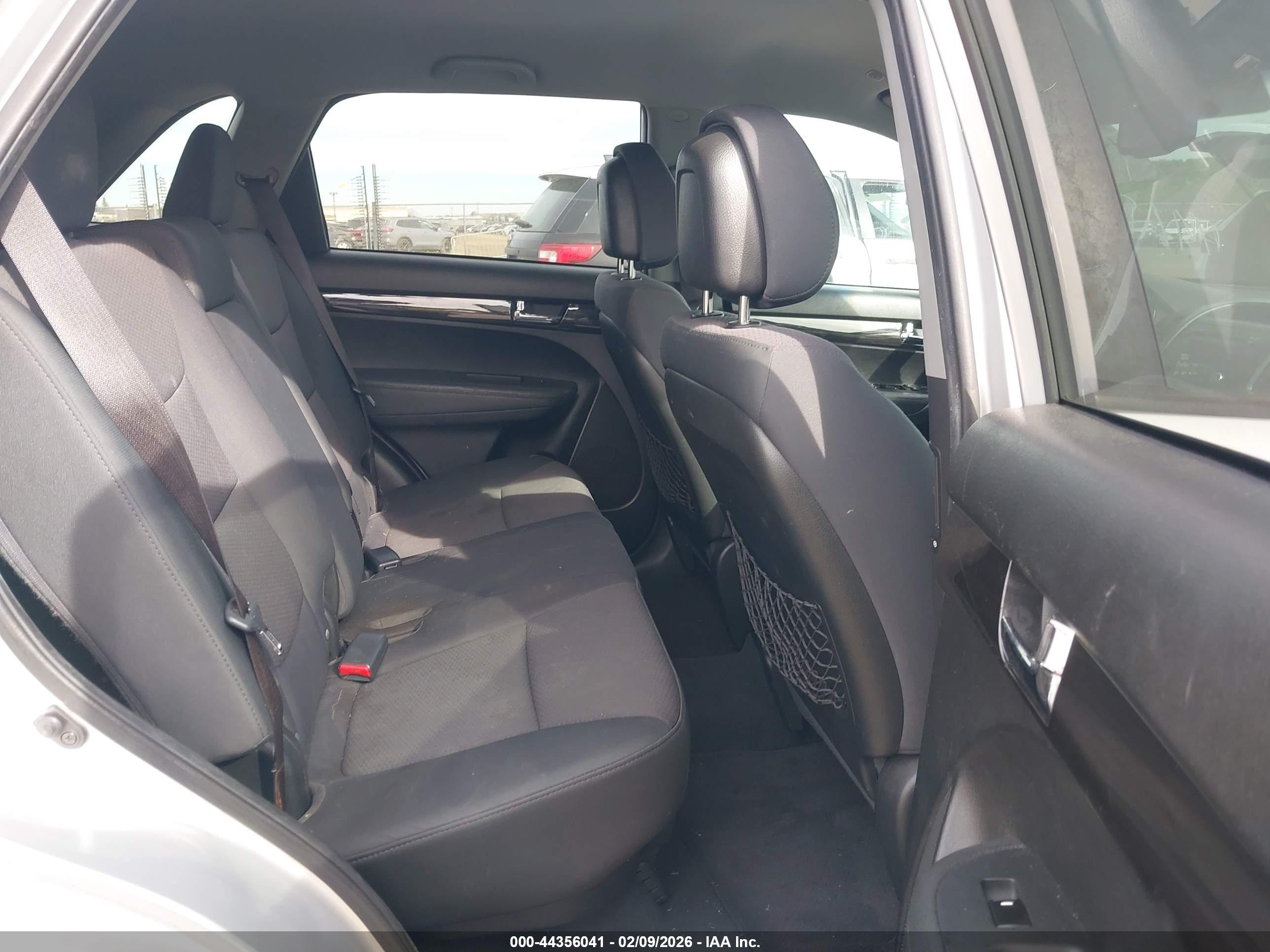 KIA SORENTO image 8