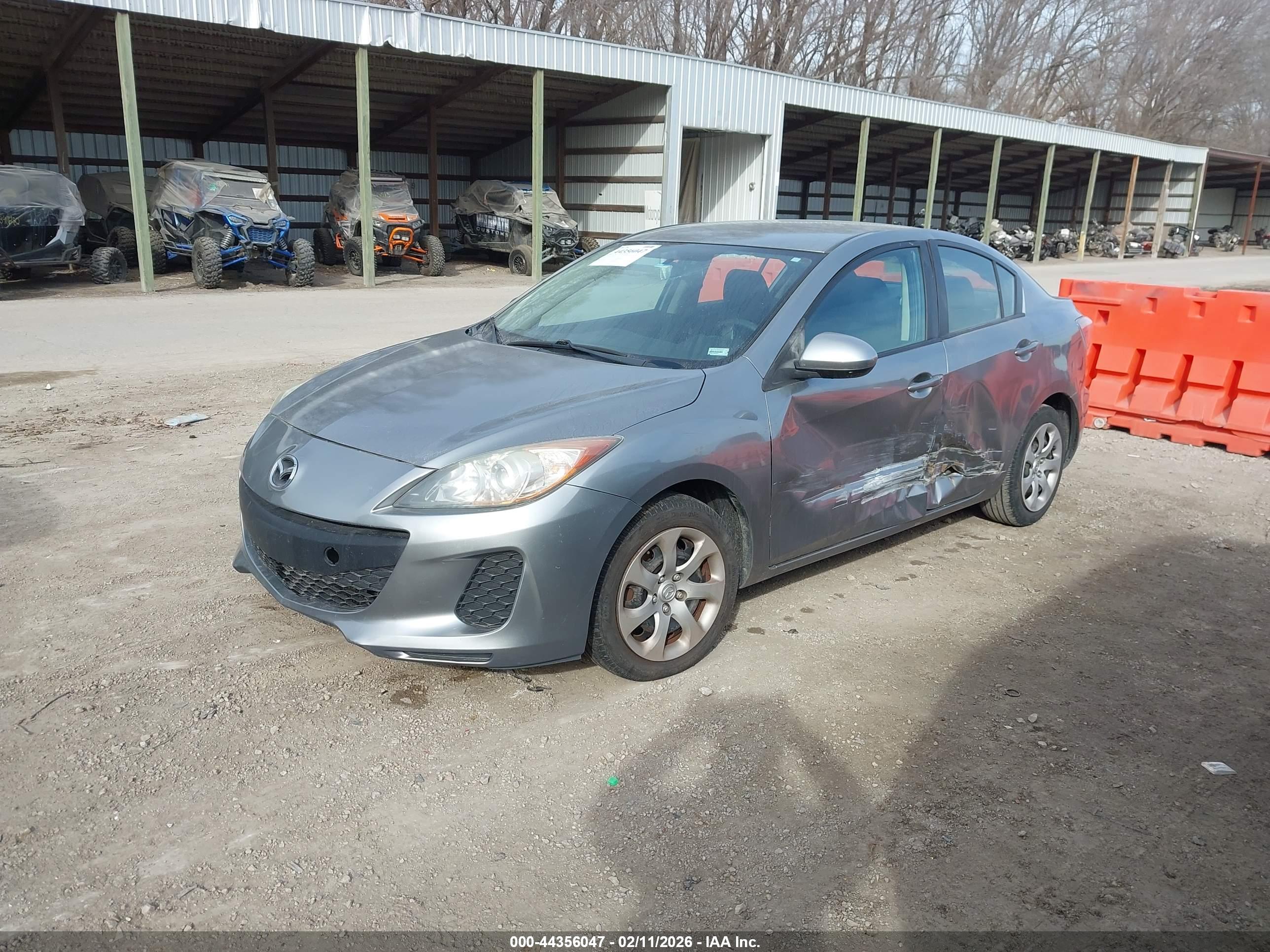 MAZDA MAZDA3 image 2