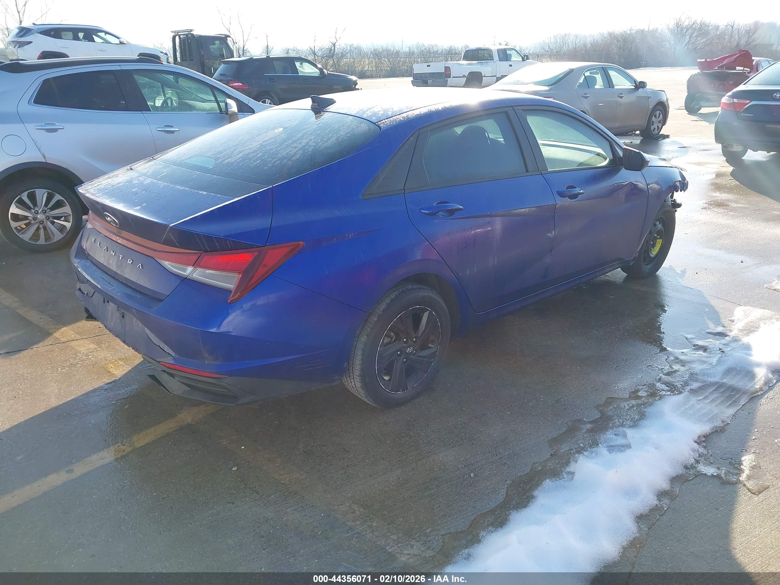 HYUNDAI ELANTRA image 4