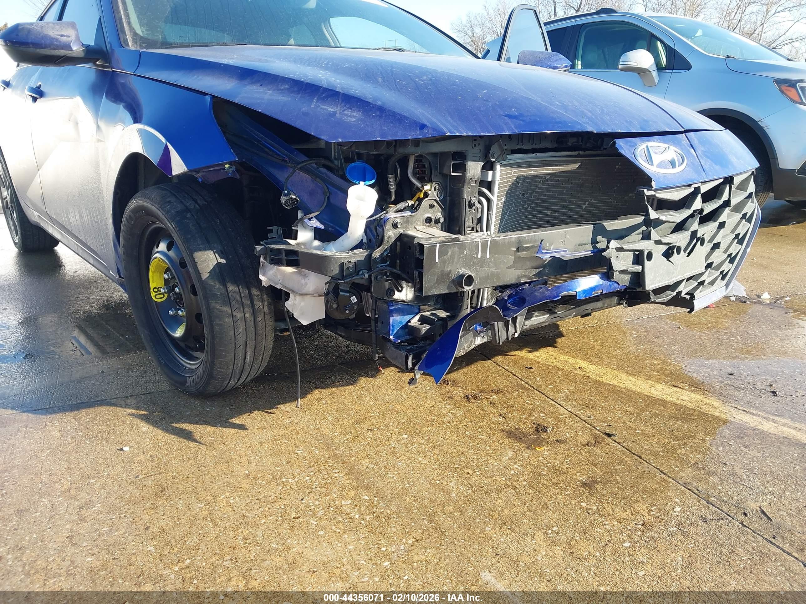 HYUNDAI ELANTRA image 6