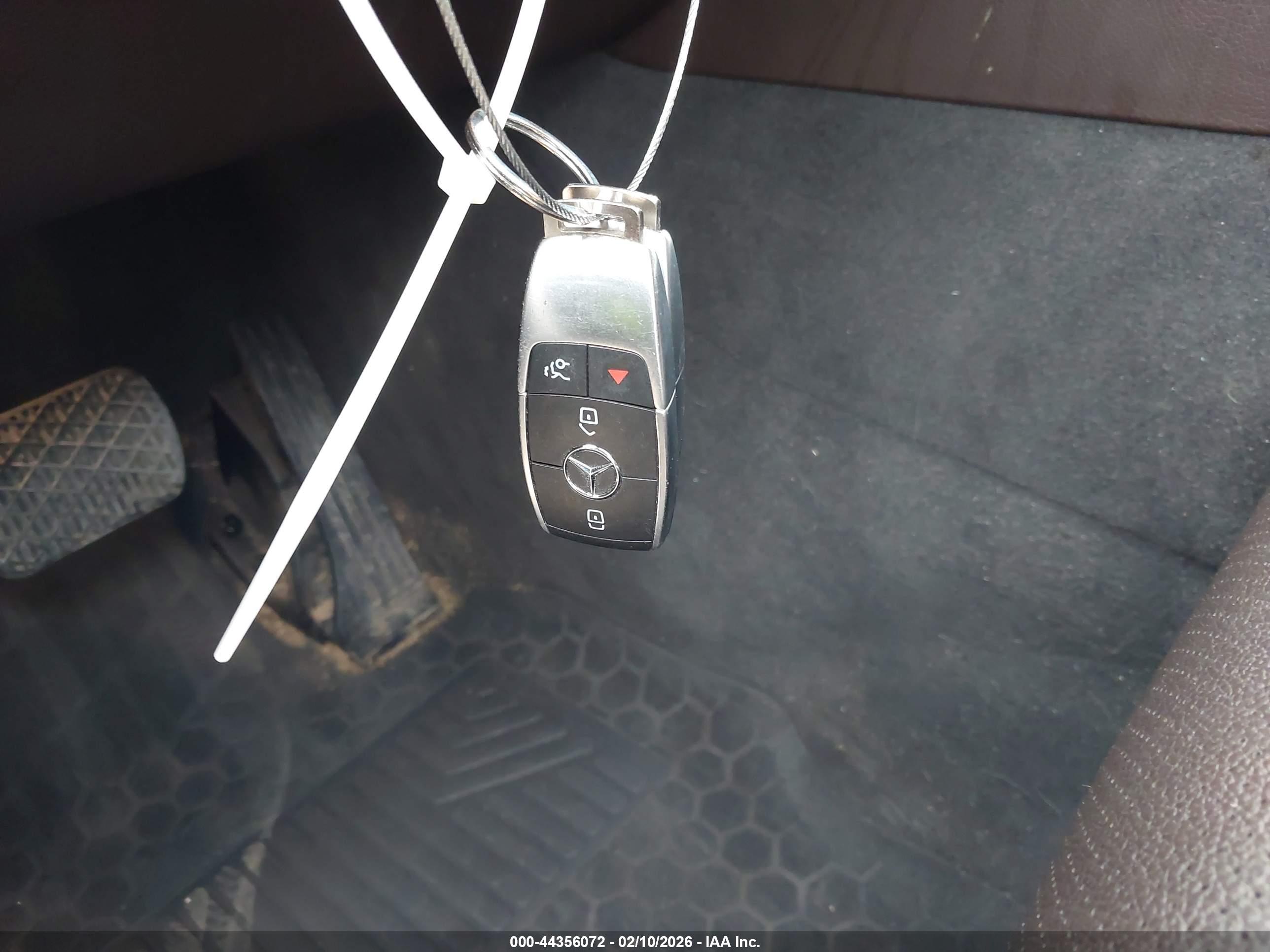 MERCEDES-BENZ GLS image 11