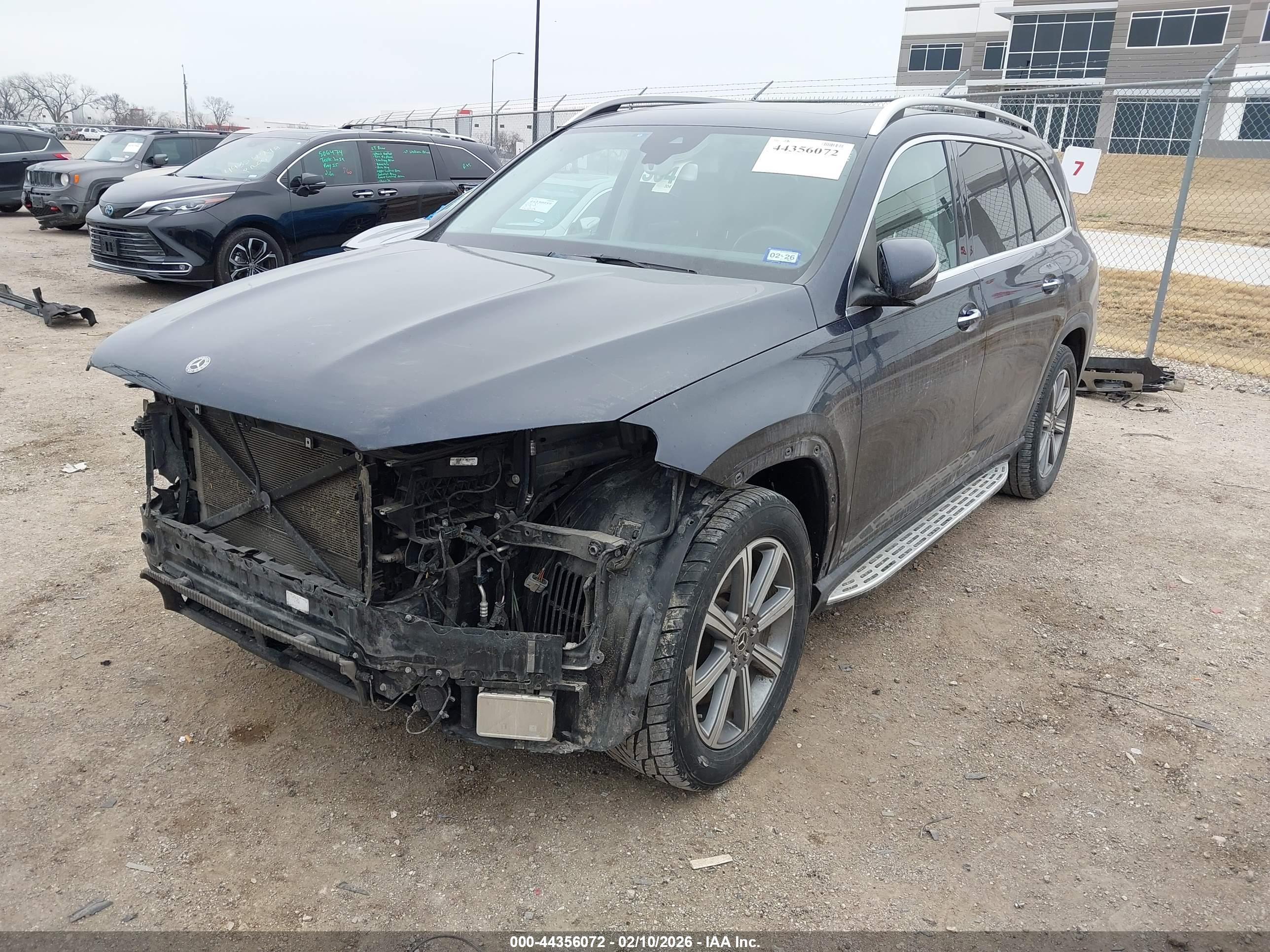 MERCEDES-BENZ GLS image 2