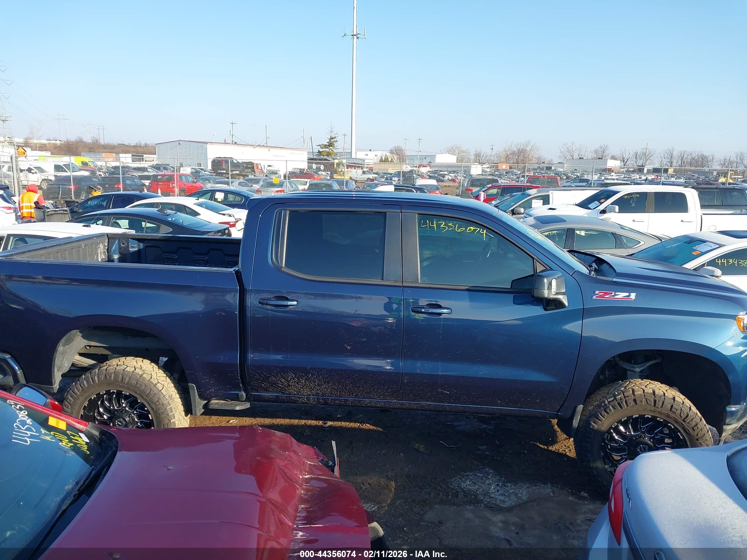 CHEVROLET SILVERADO image 5