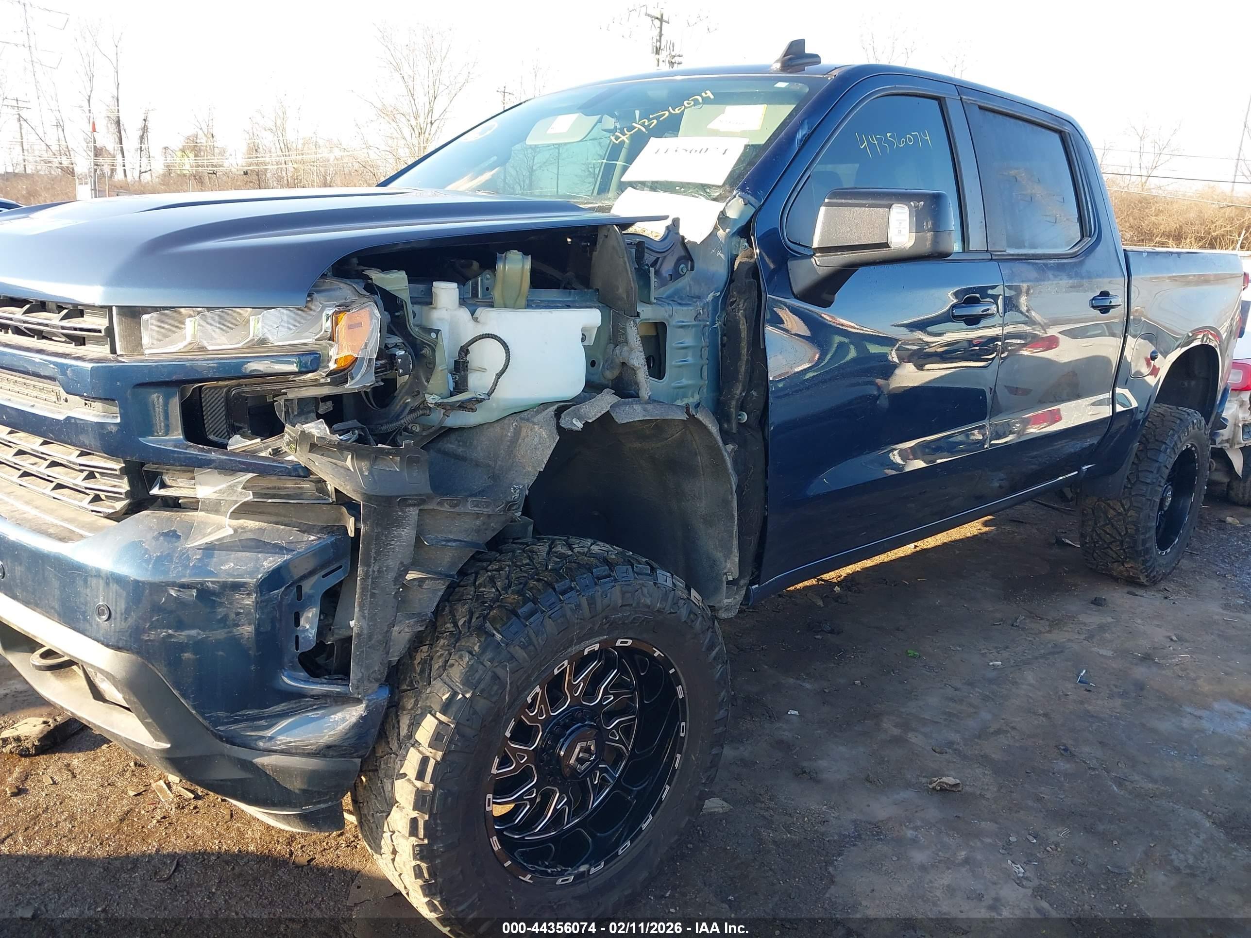 CHEVROLET SILVERADO image 6