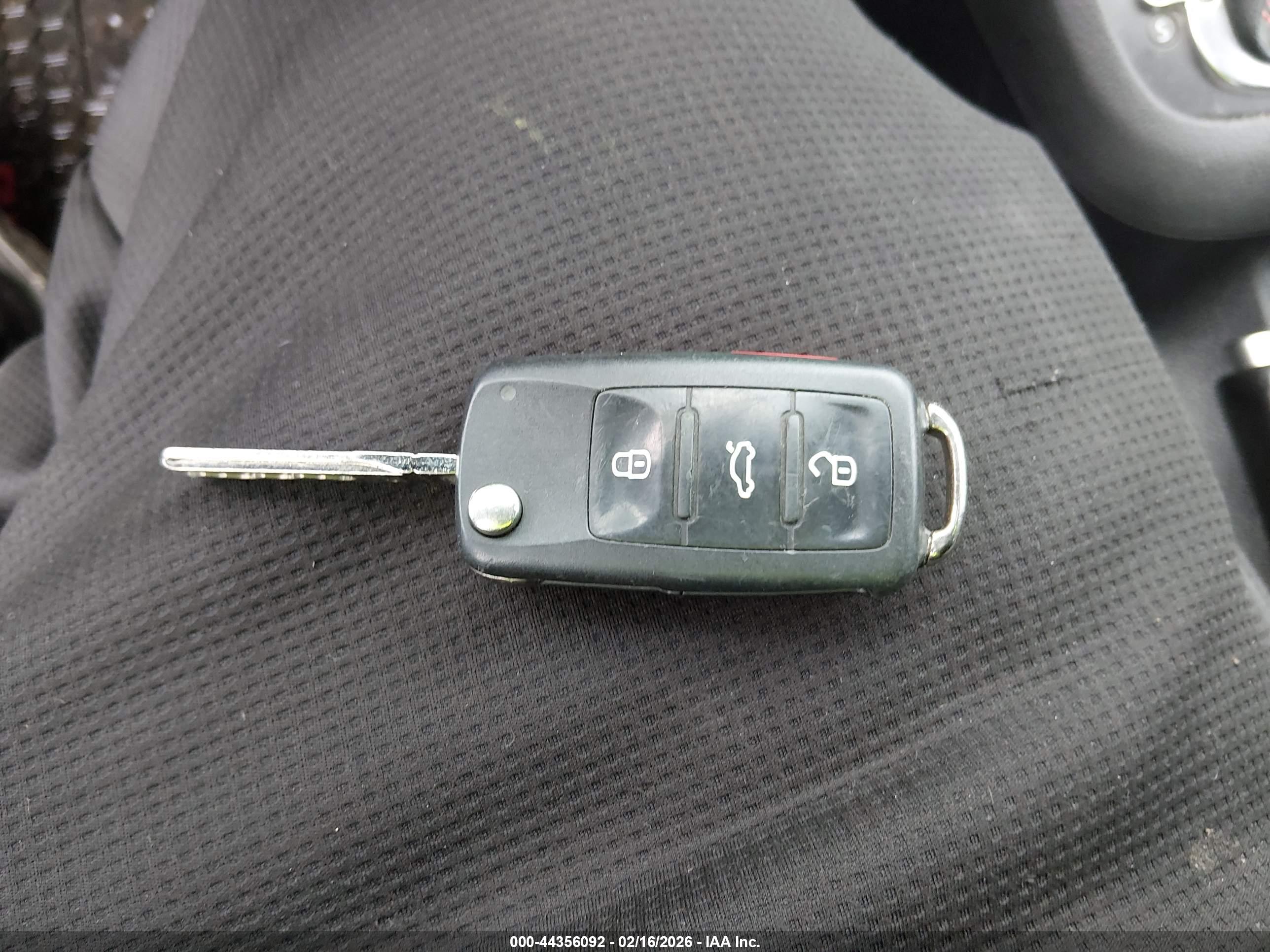 VOLKSWAGEN GTI image 11