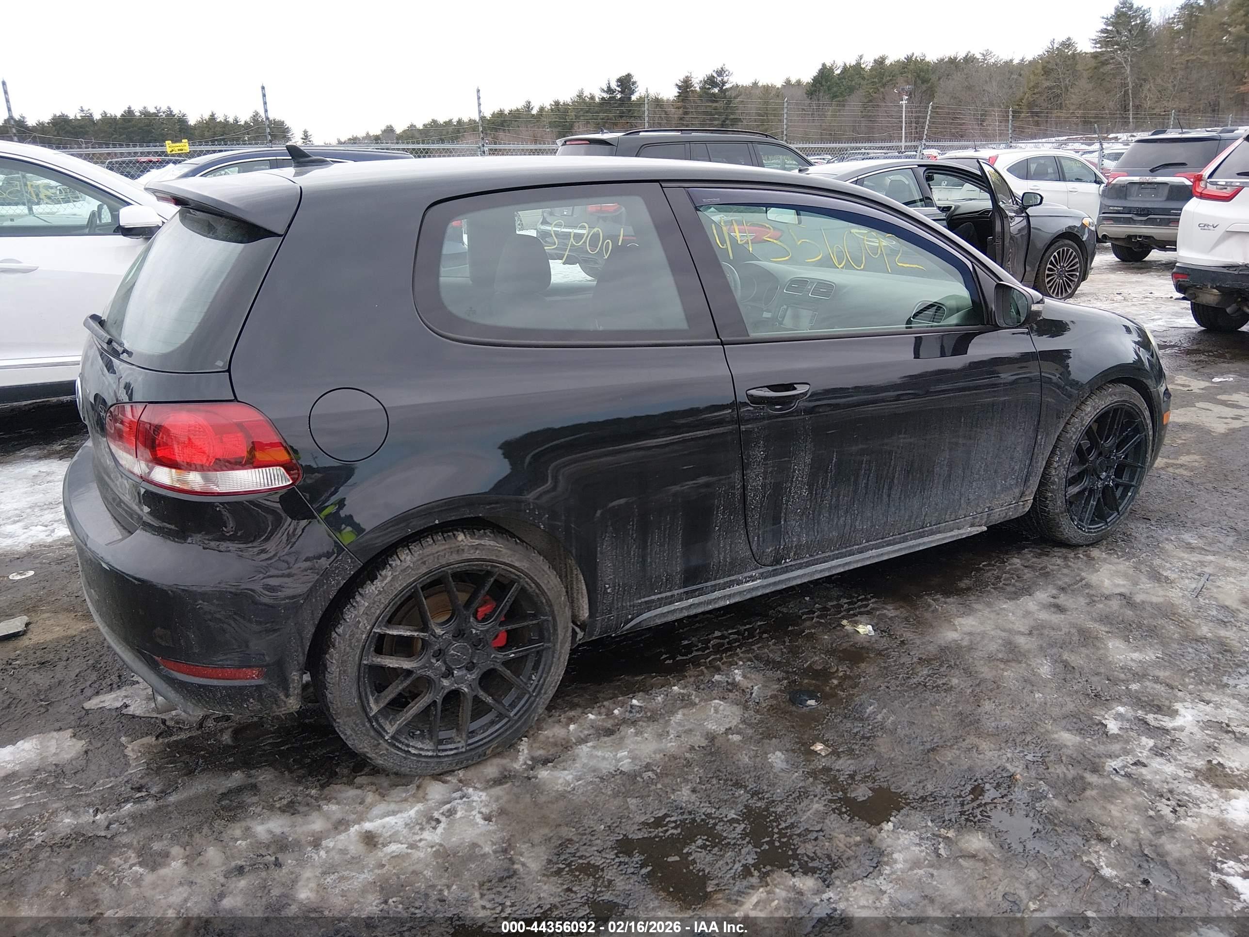 VOLKSWAGEN GTI image 4