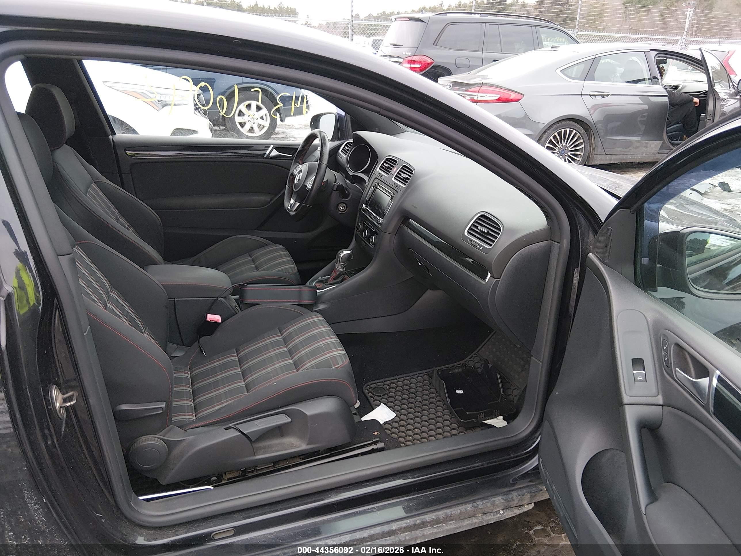 VOLKSWAGEN GTI image 5