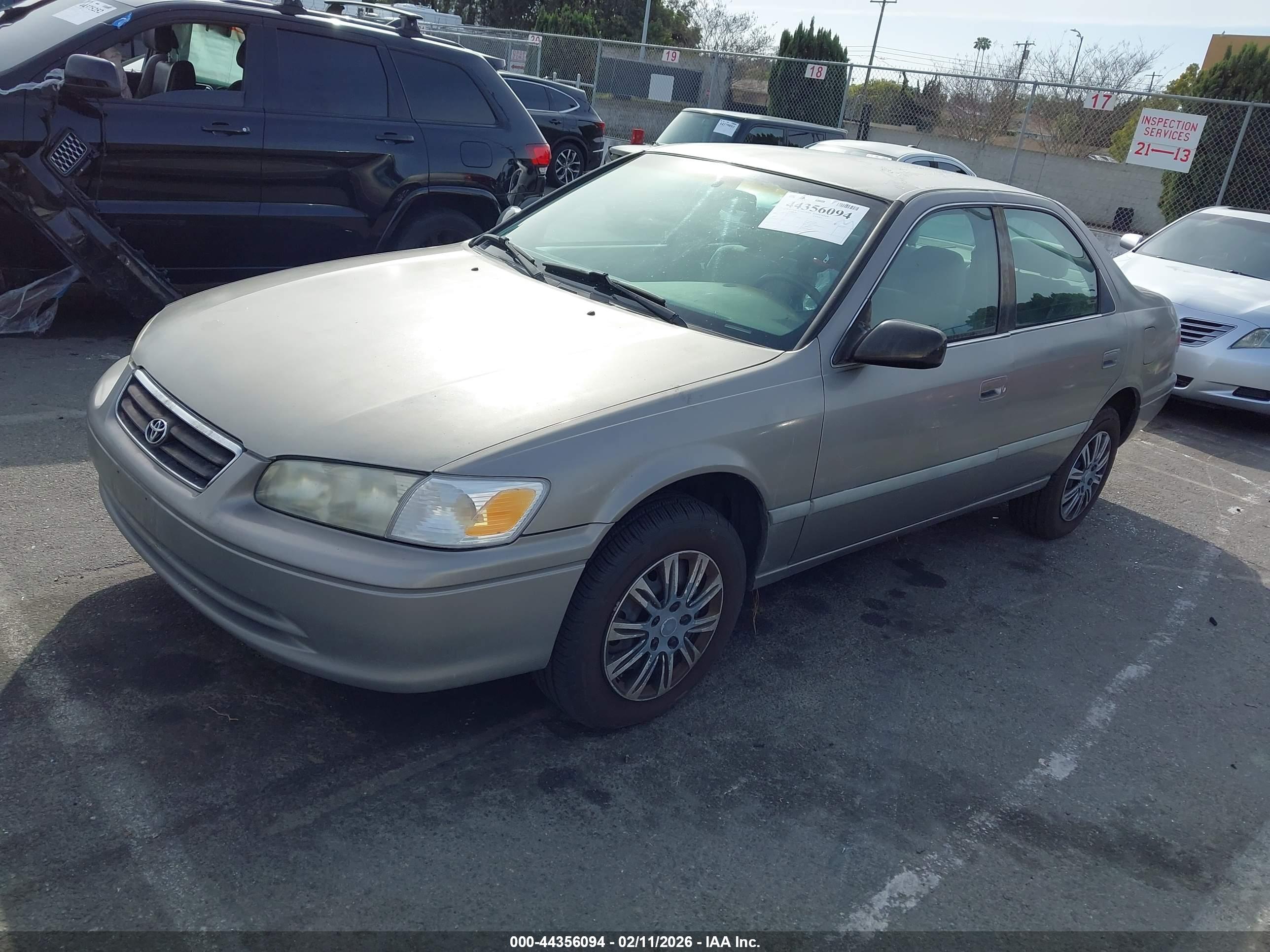 TOYOTA CAMRY image 2