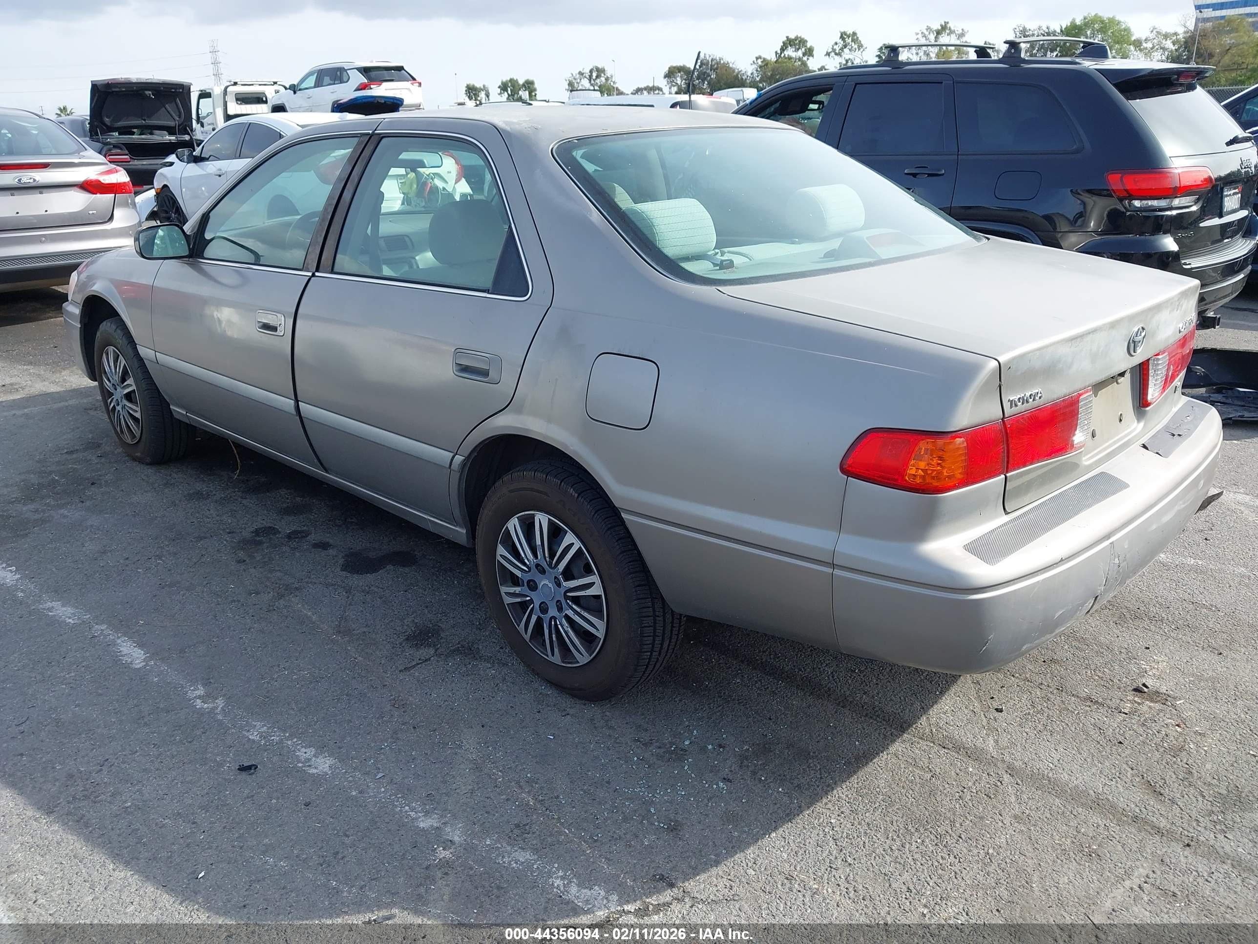 TOYOTA CAMRY image 3