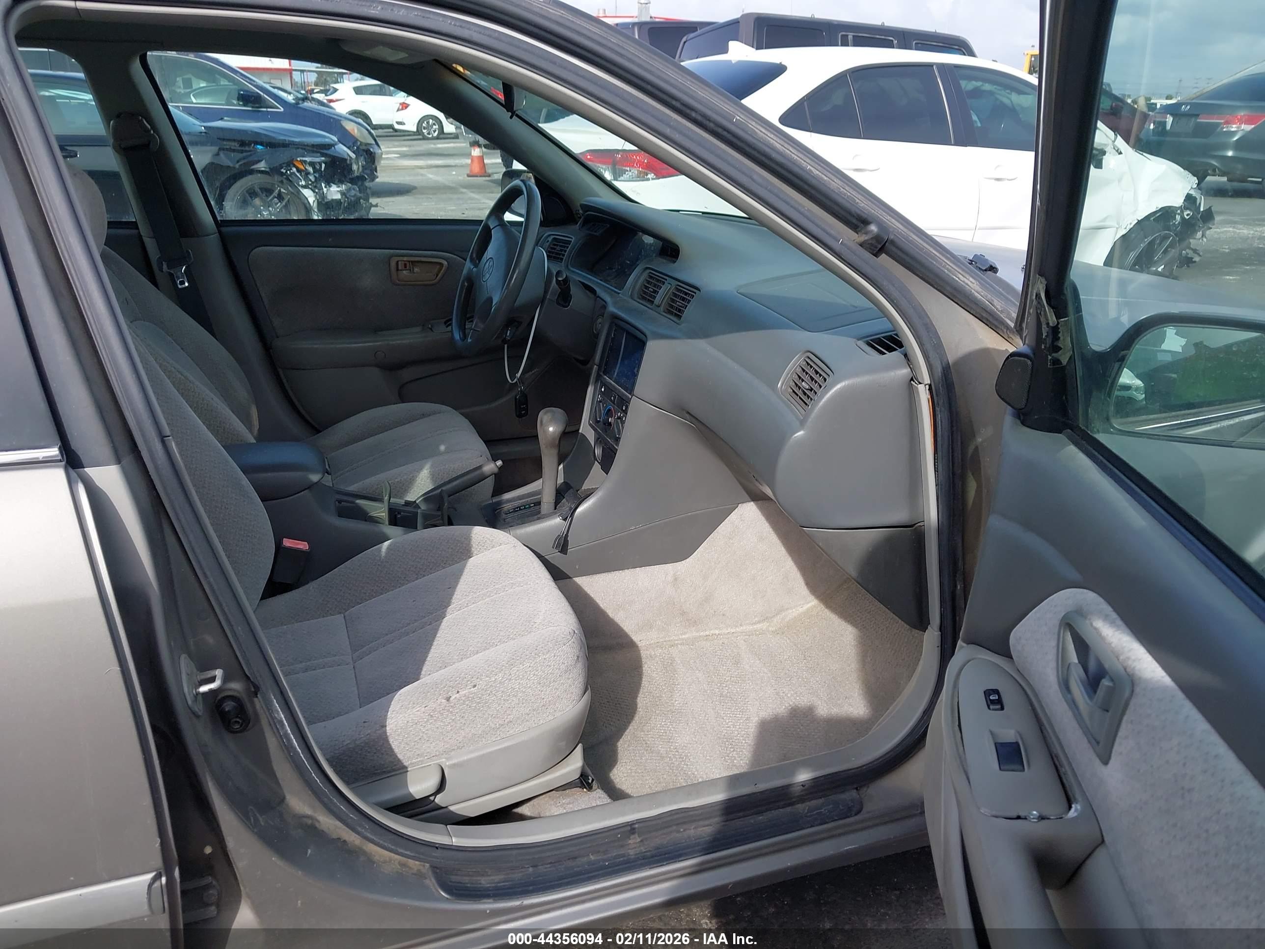 TOYOTA CAMRY image 5