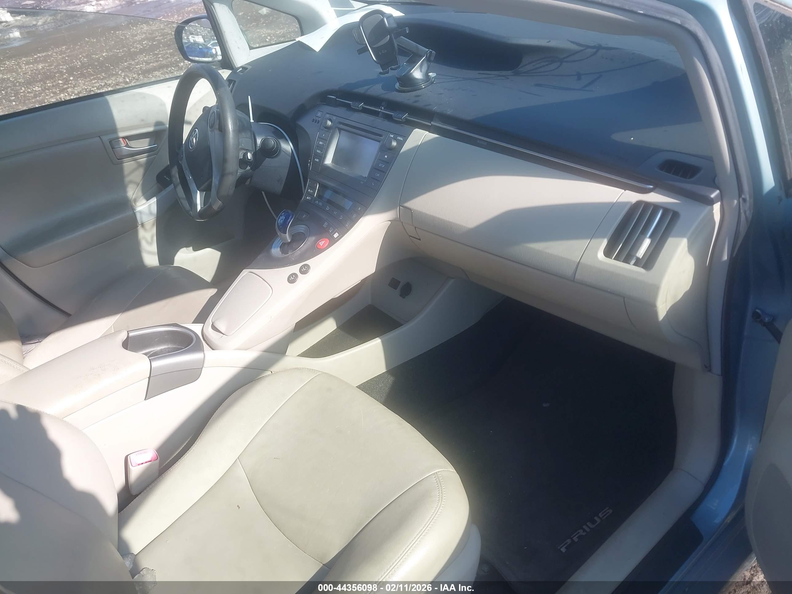 TOYOTA PRIUS image 5