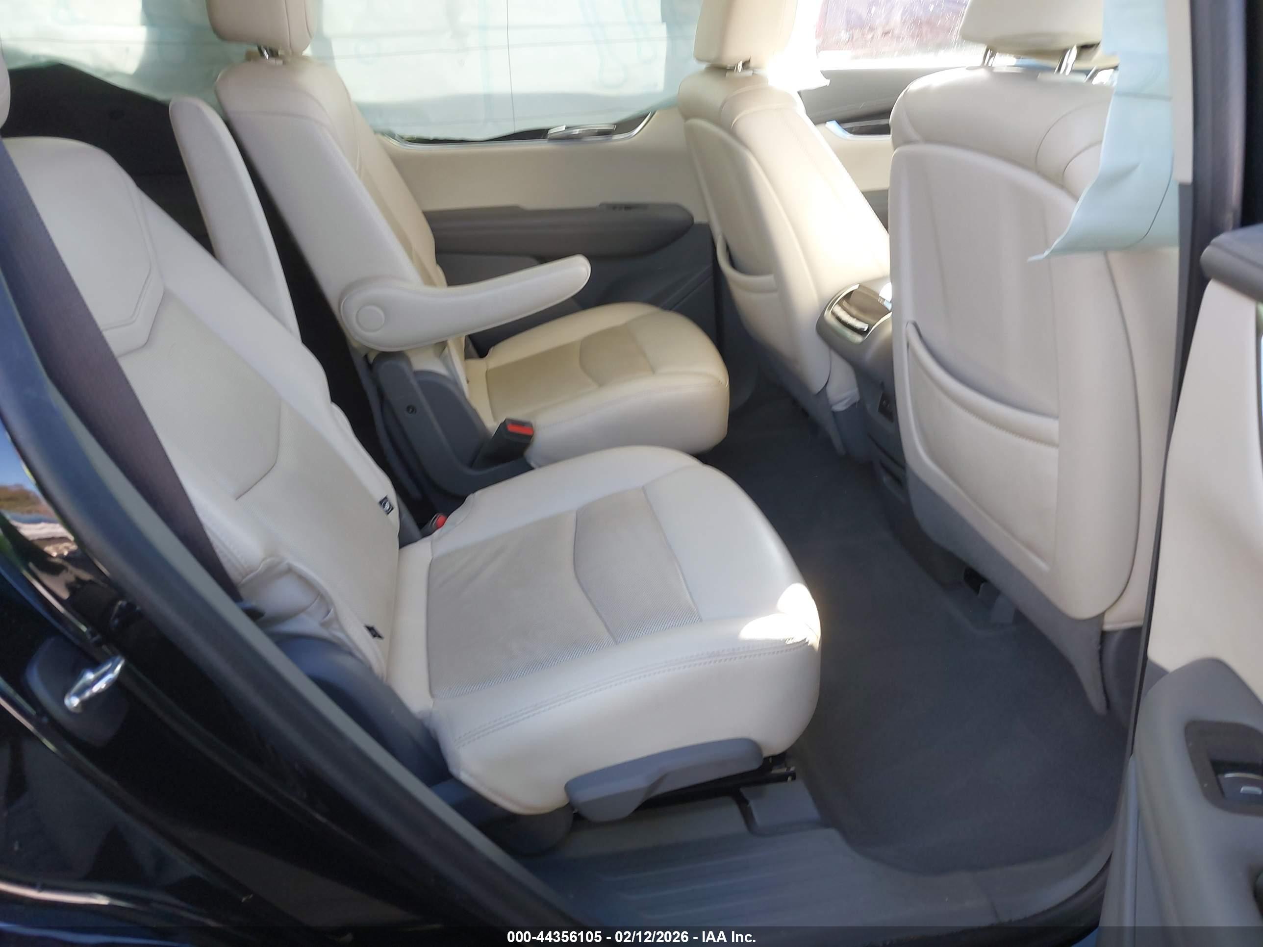 CADILLAC XT6 image 8