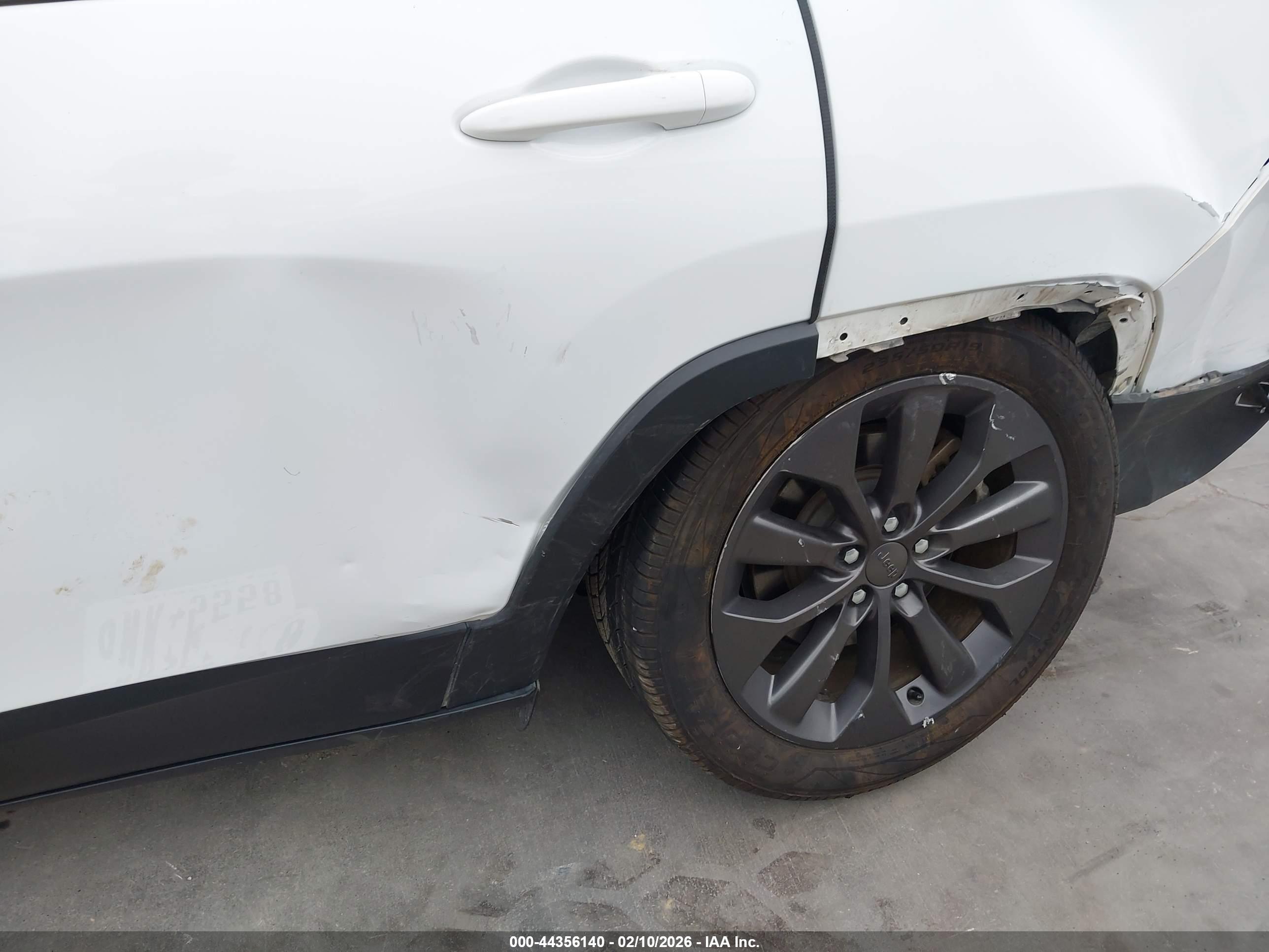 JEEP CHEROKEE image 6