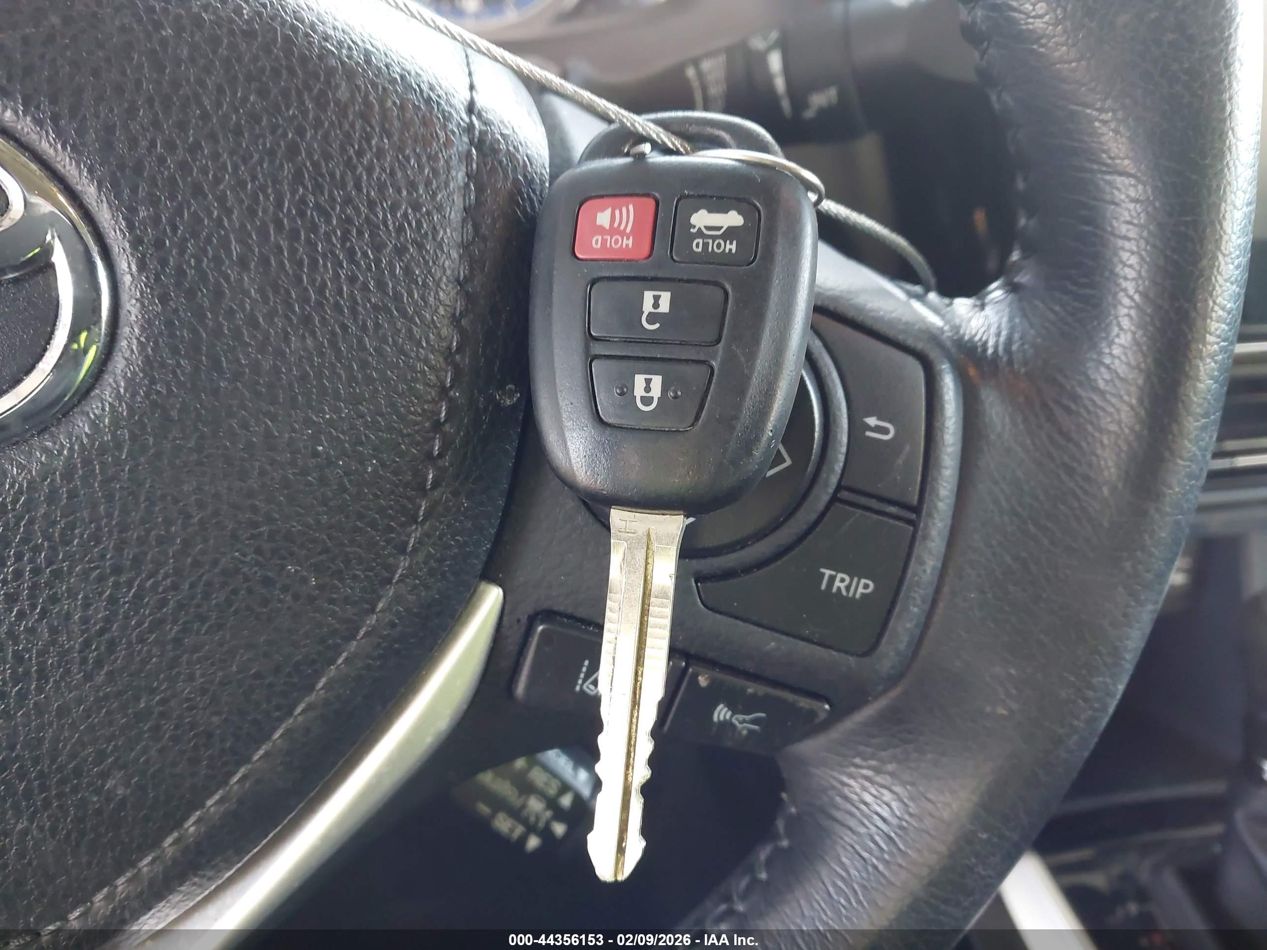 TOYOTA COROLLA image 11