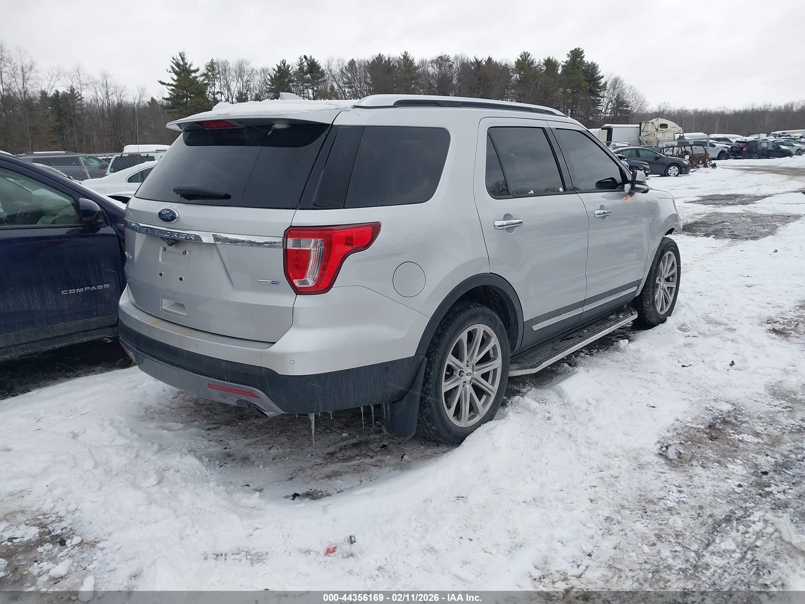 FORD EXPLORER image 4