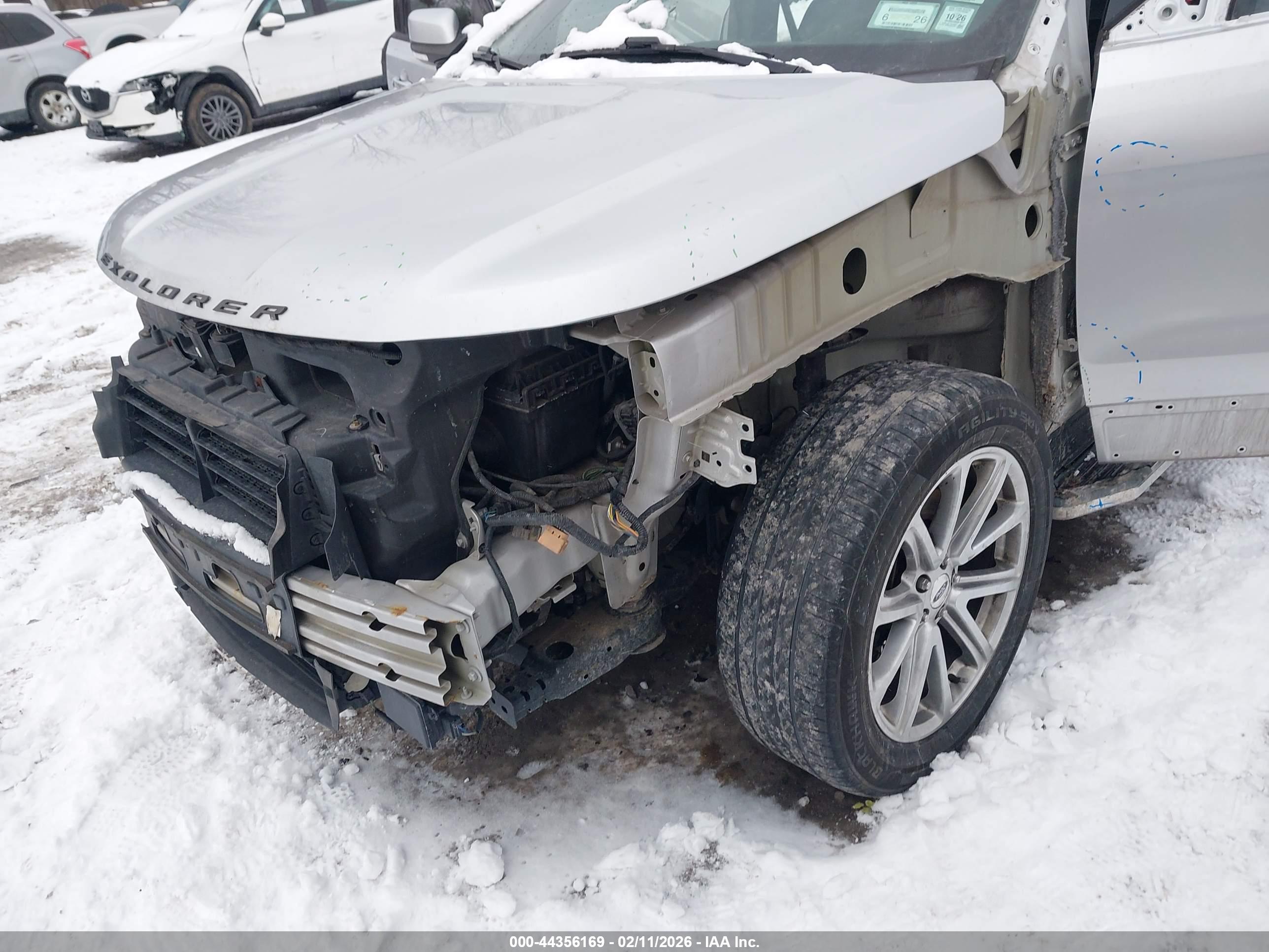 FORD EXPLORER image 6