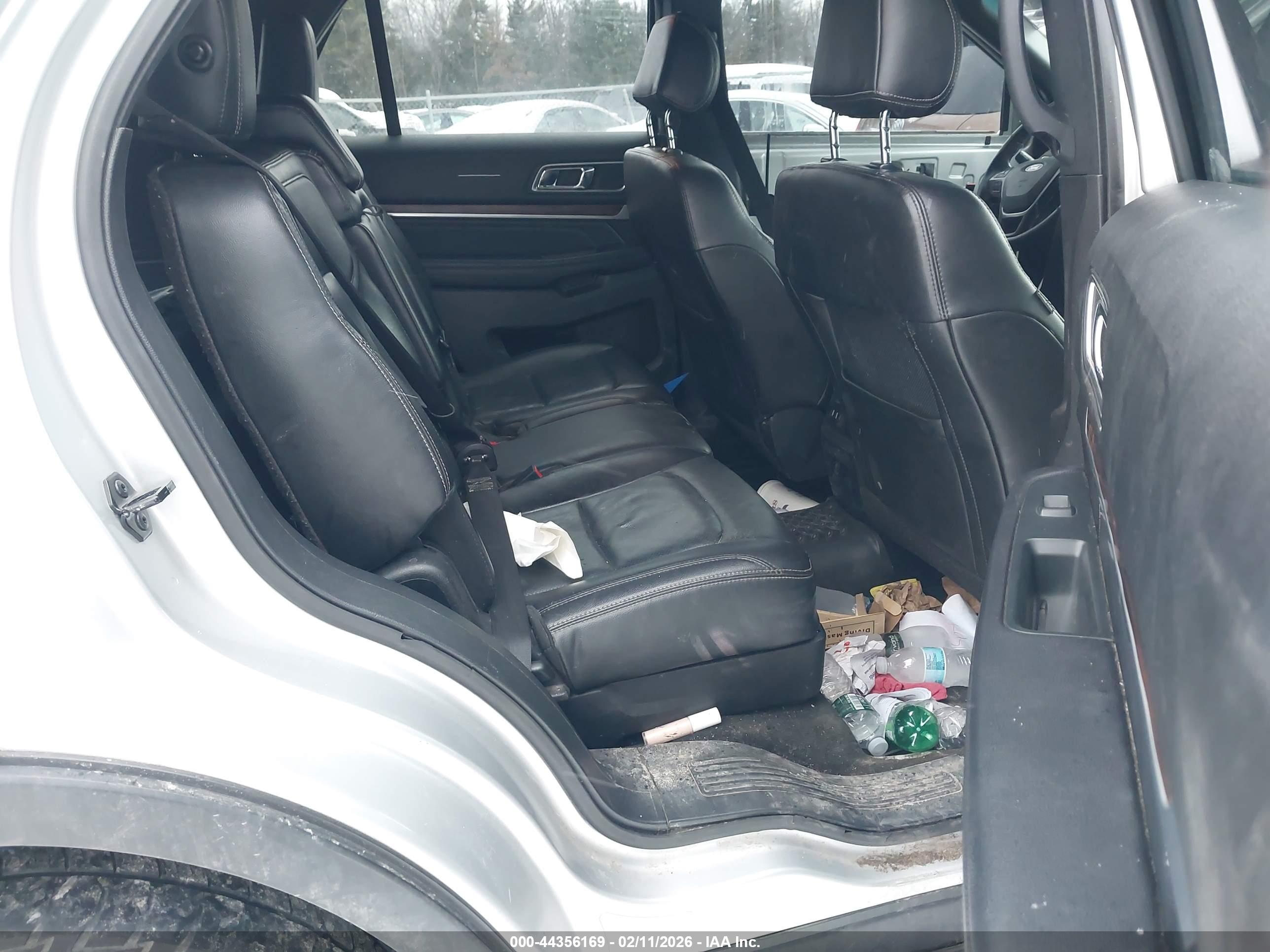 FORD EXPLORER image 8