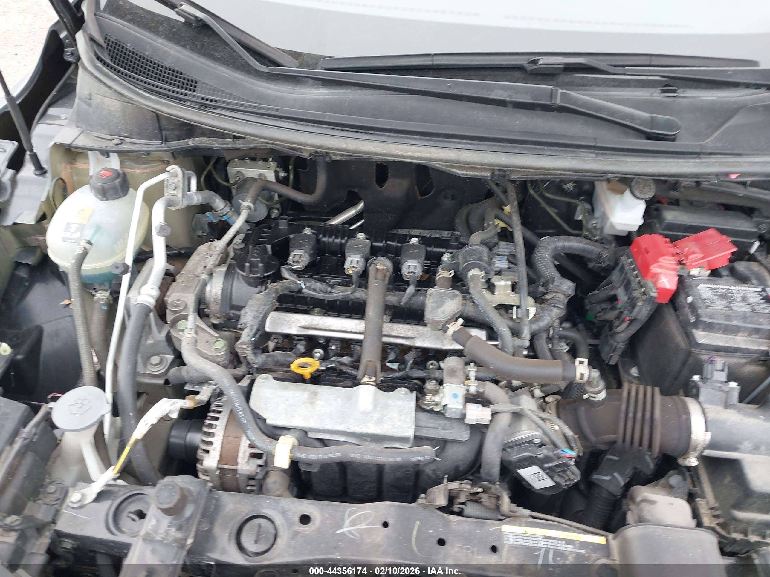 NISSAN VERSA image 10