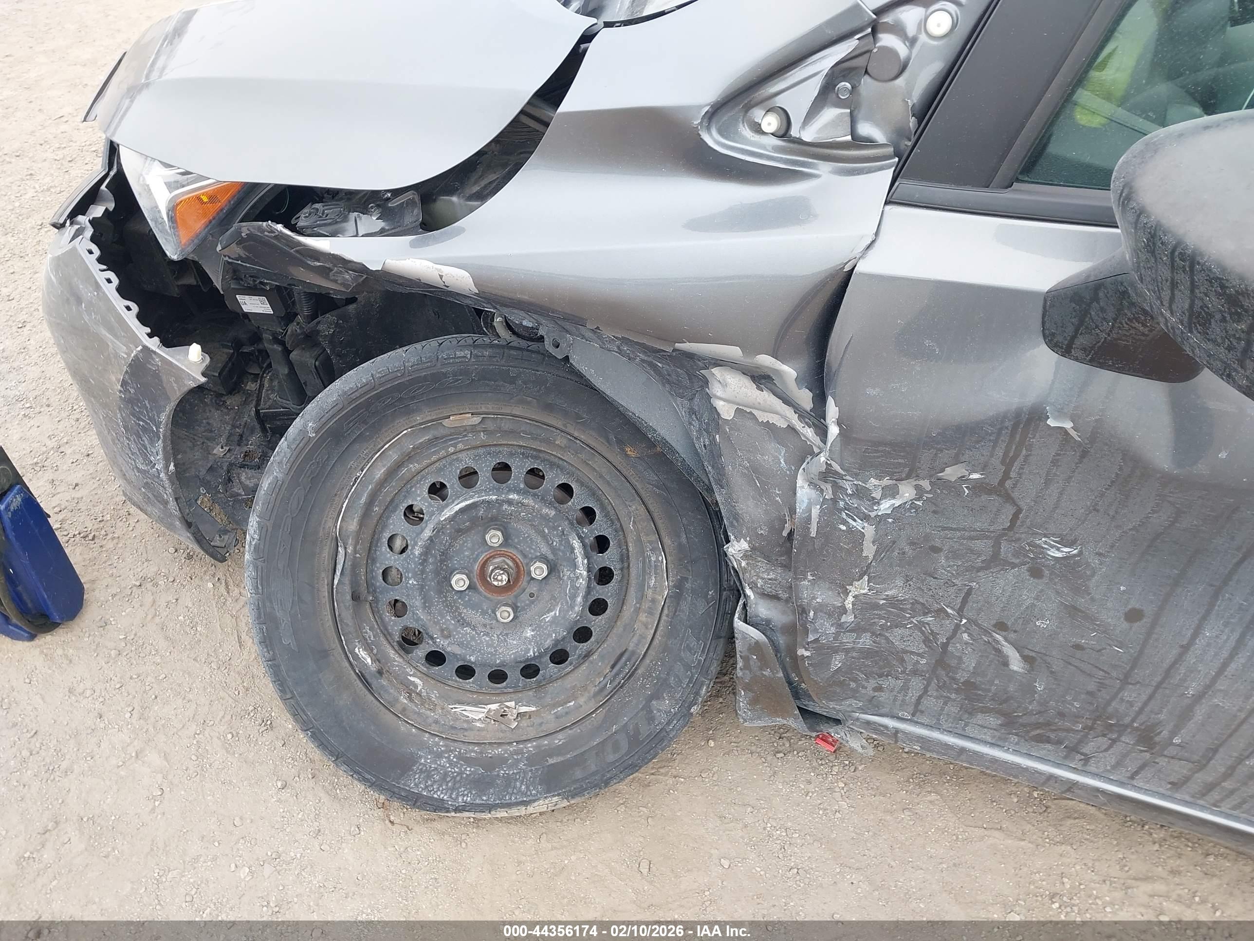 NISSAN VERSA image 6