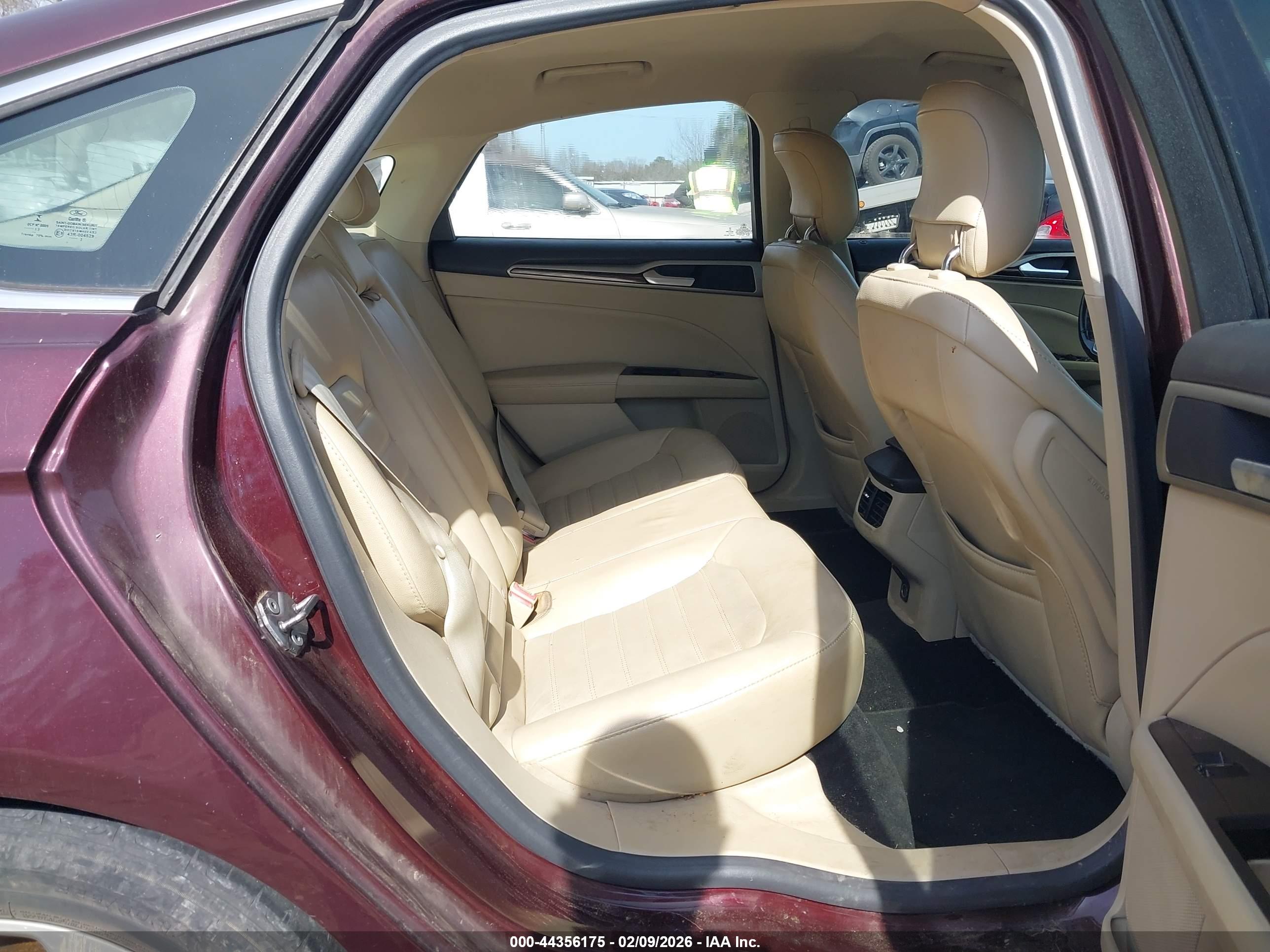 FORD FUSION image 8