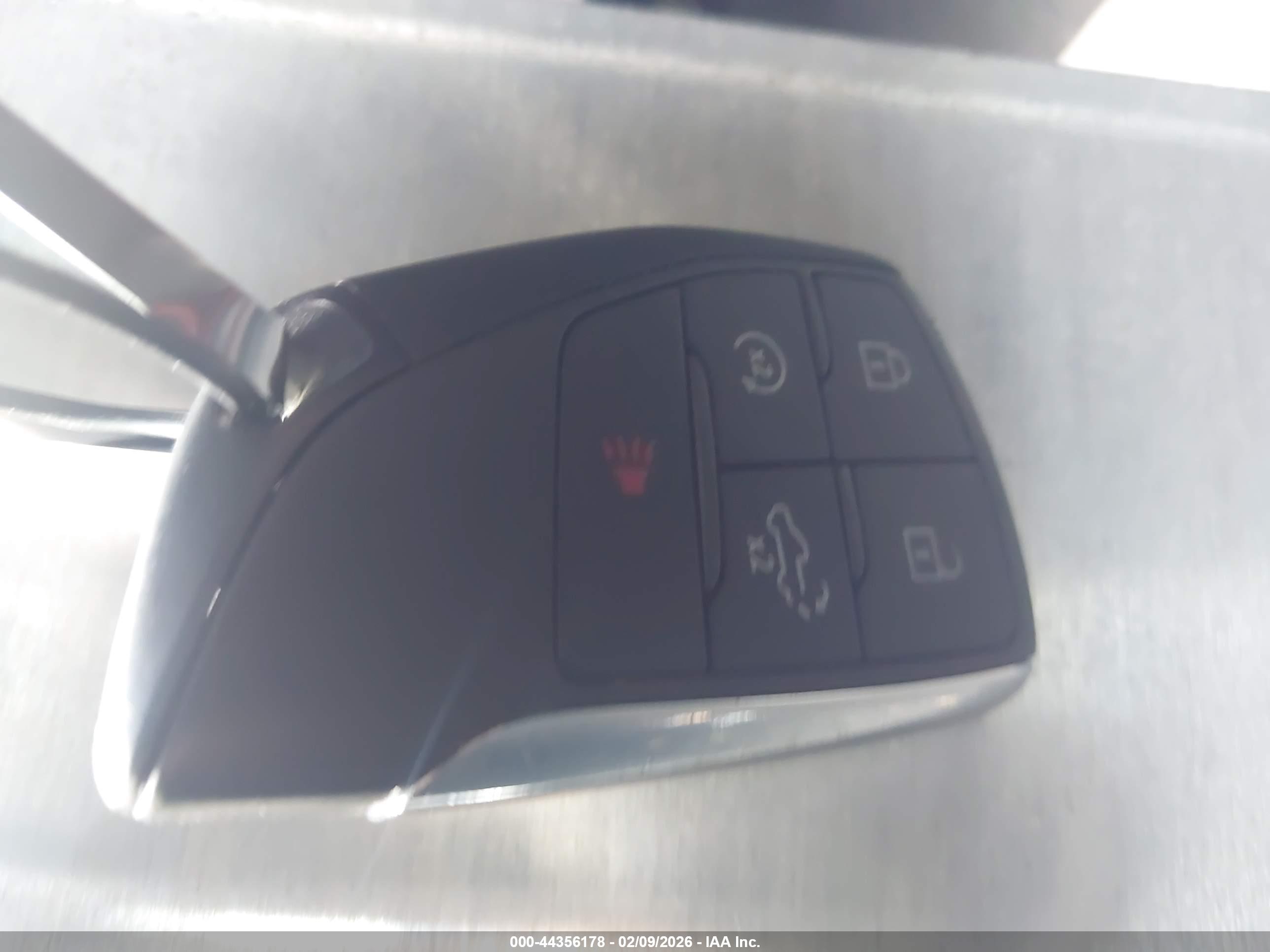 GMC SIERRA image 11