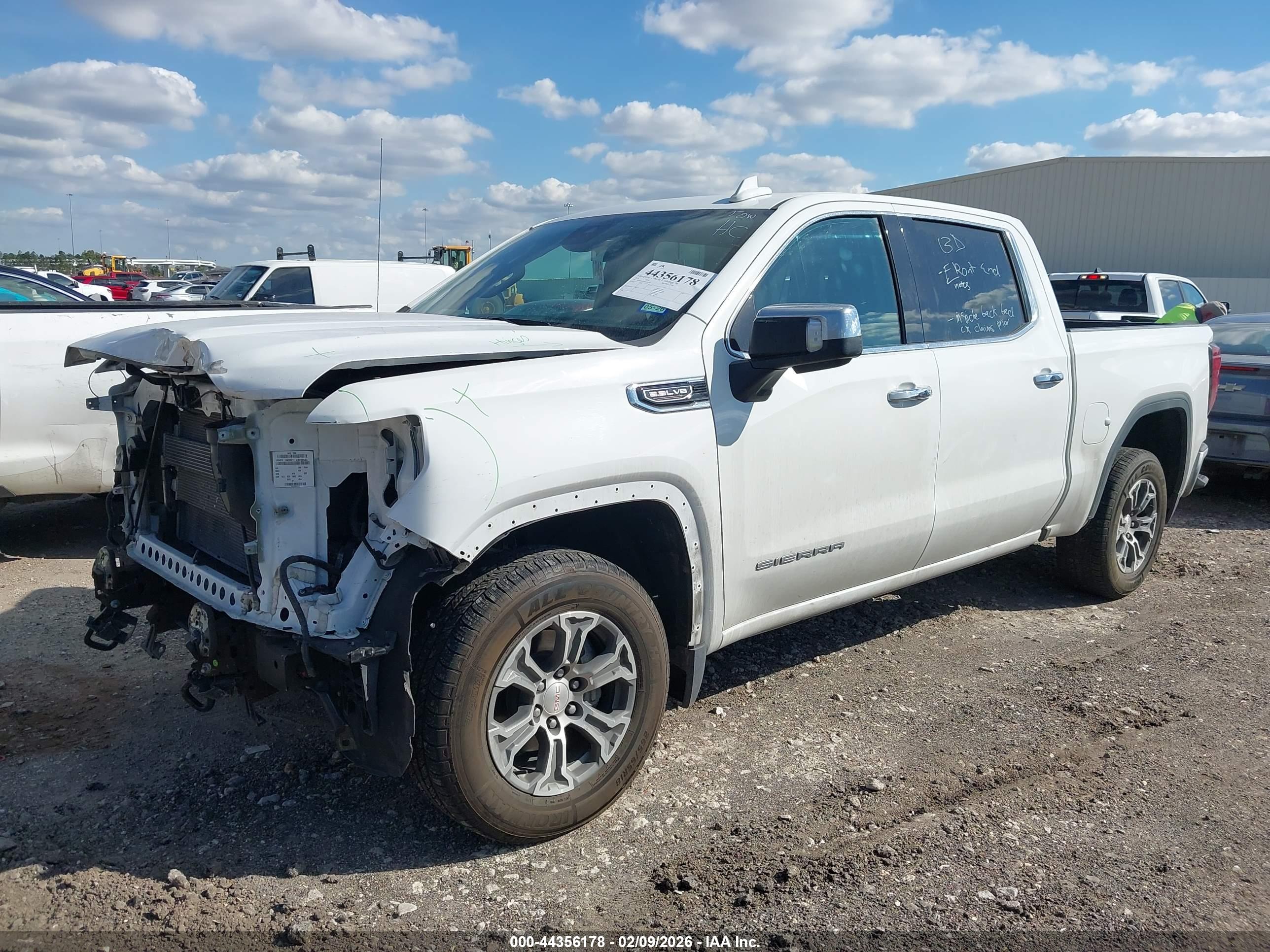 GMC SIERRA image 2